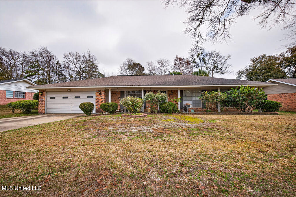 734 Canterbury Drive Property Photo 1