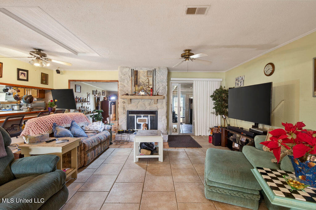 734 Canterbury Drive Property Photo 11