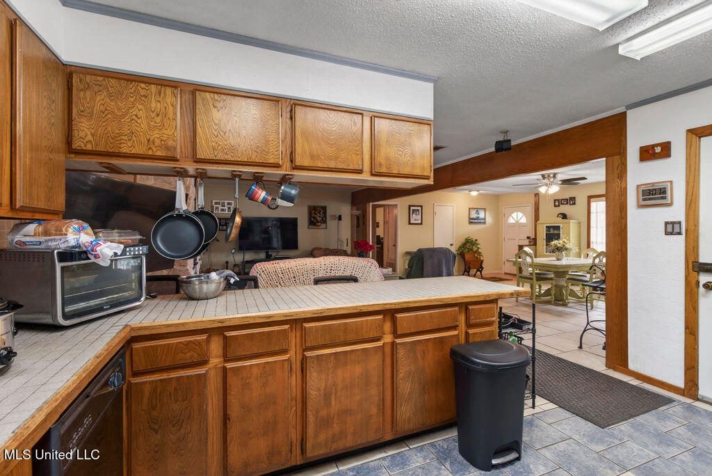 734 Canterbury Drive Property Photo 16