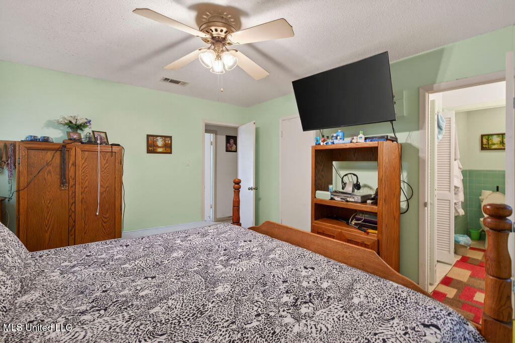 734 Canterbury Drive Property Photo 20