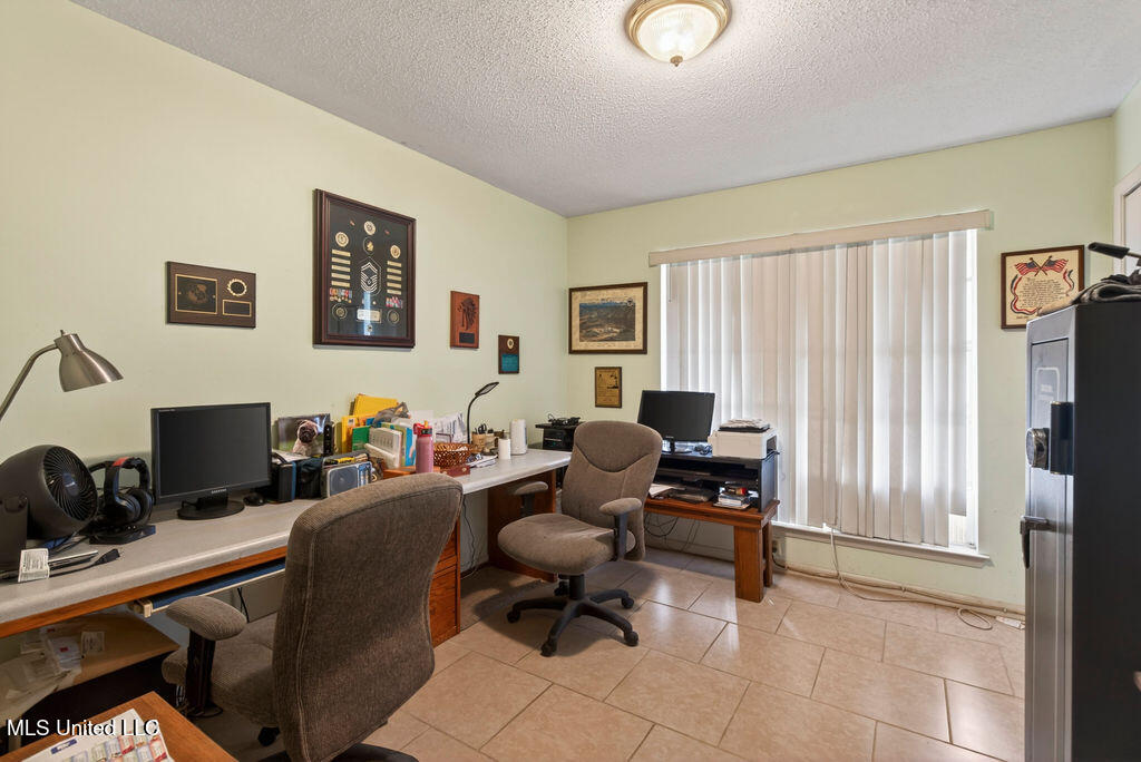 734 Canterbury Drive Property Photo 22