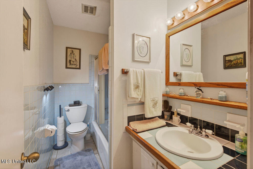 734 Canterbury Drive Property Photo 24