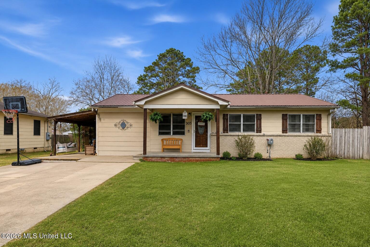 305 Lionel Road Property Photo 1