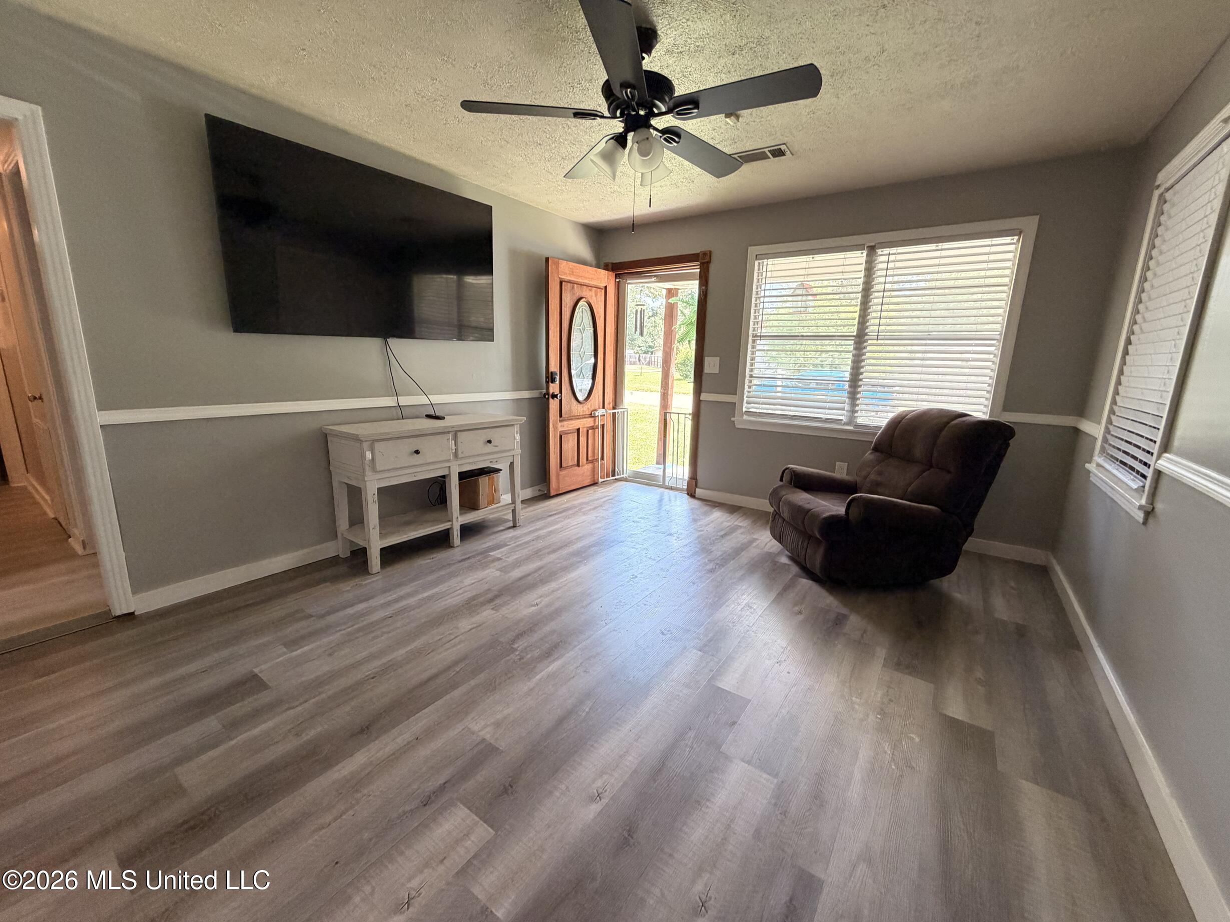305 Lionel Road Property Photo 4