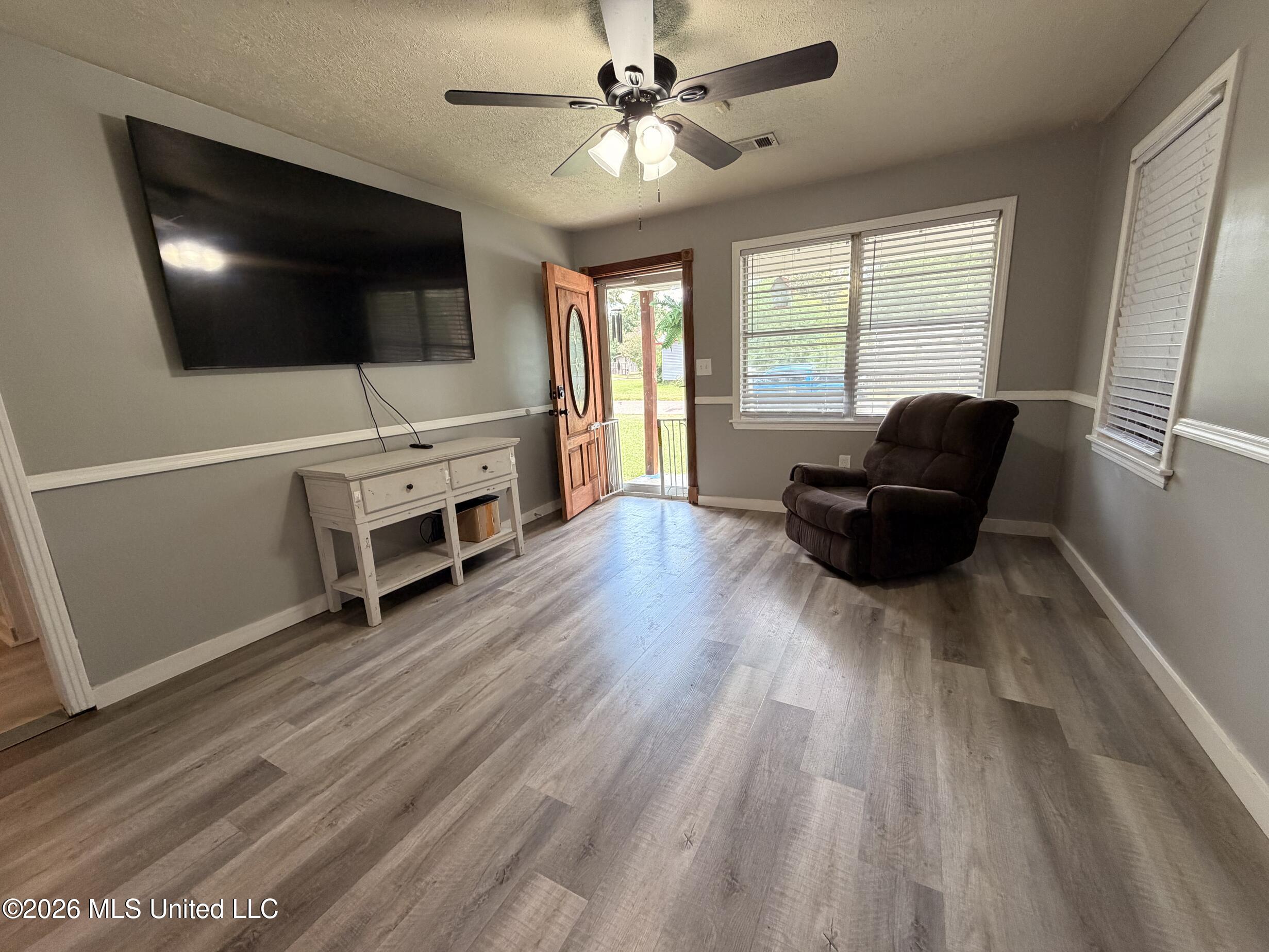 305 Lionel Road Property Photo 5