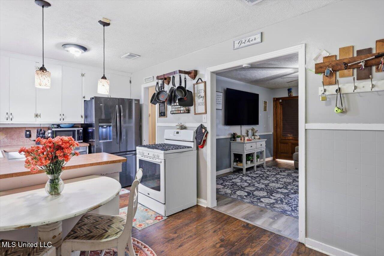 305 Lionel Road Property Photo 11