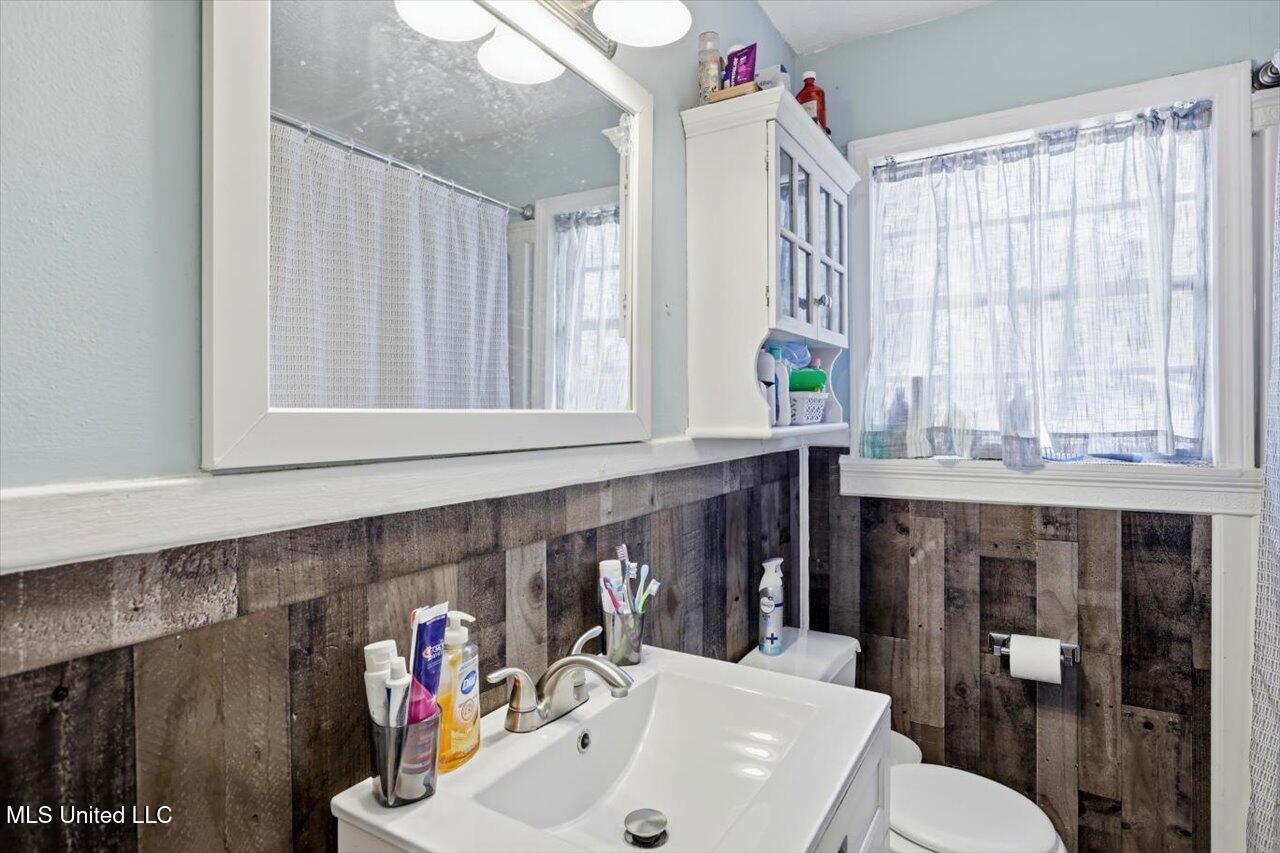 305 Lionel Road Property Photo 13
