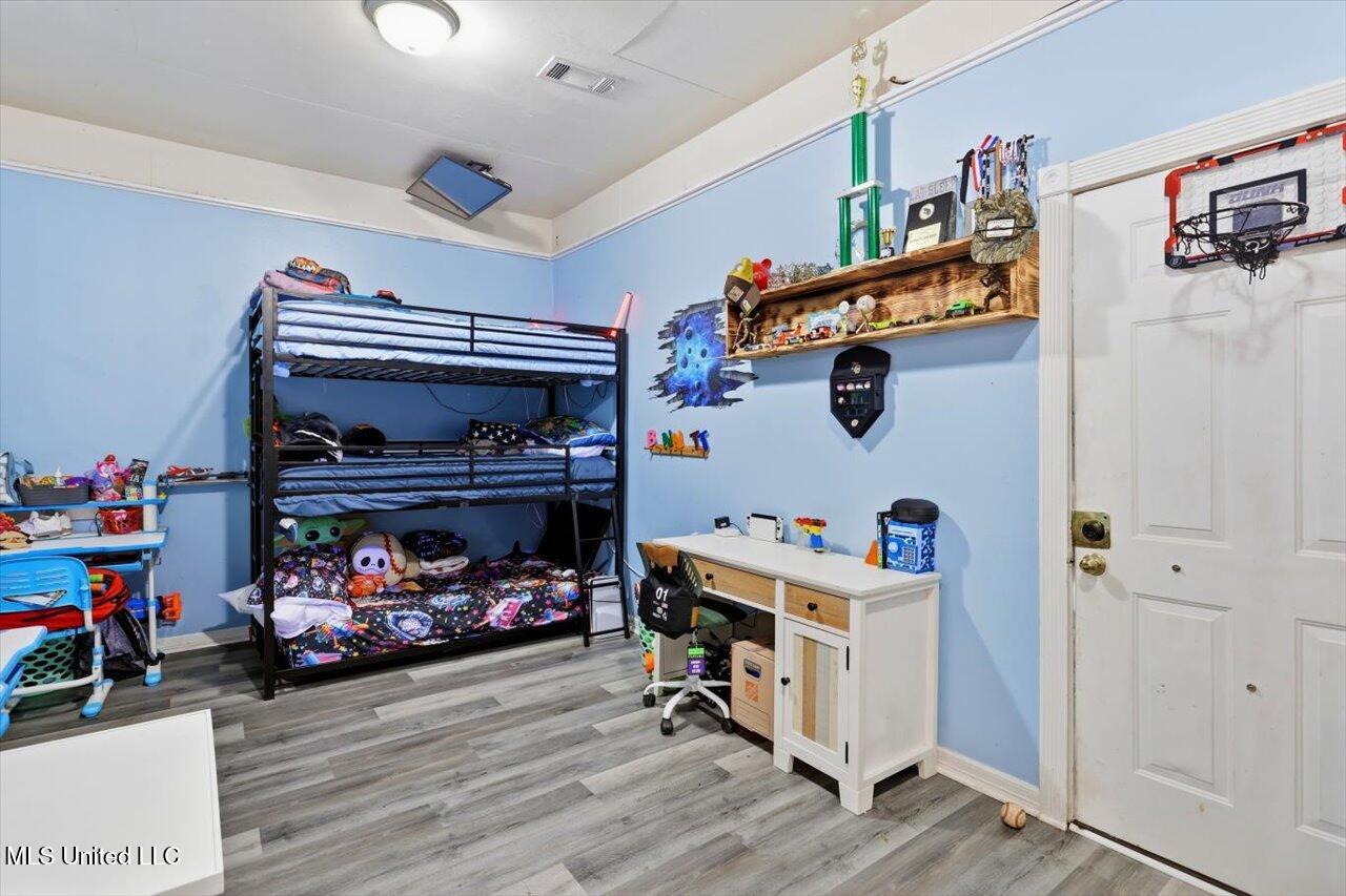 305 Lionel Road Property Photo 17