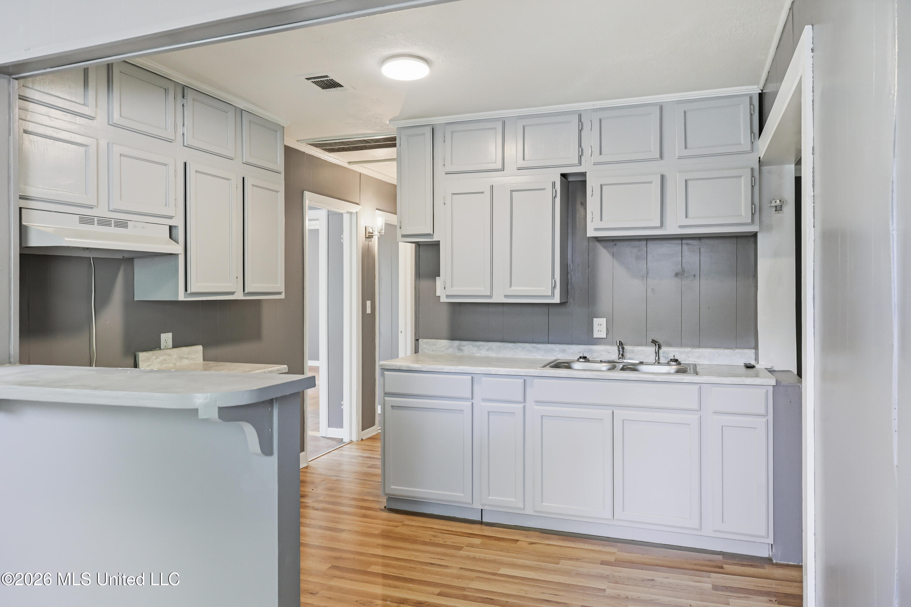 333 Bon Air Street Property Photo 6
