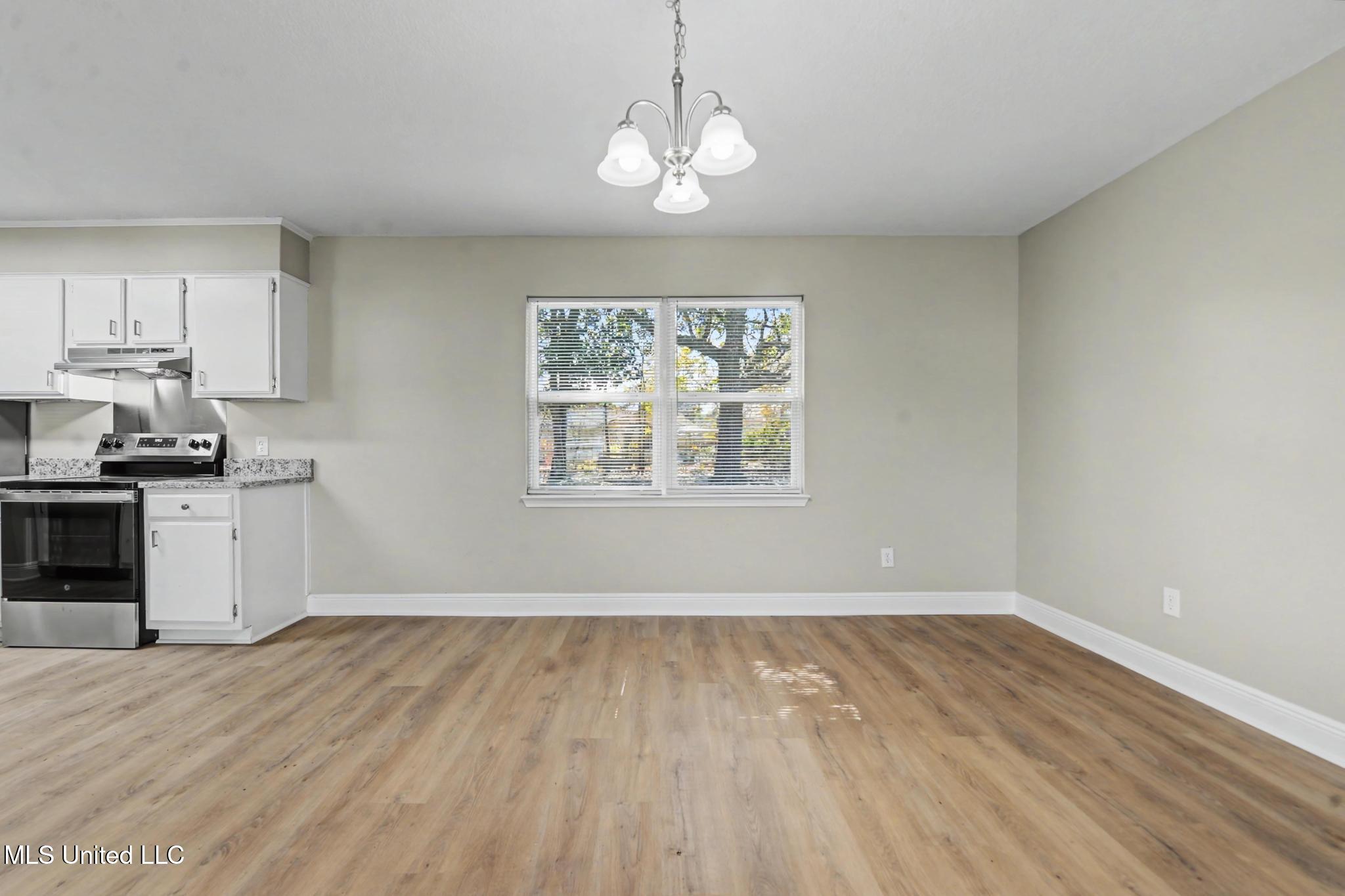 2009 Graveline Road Property Photo 6