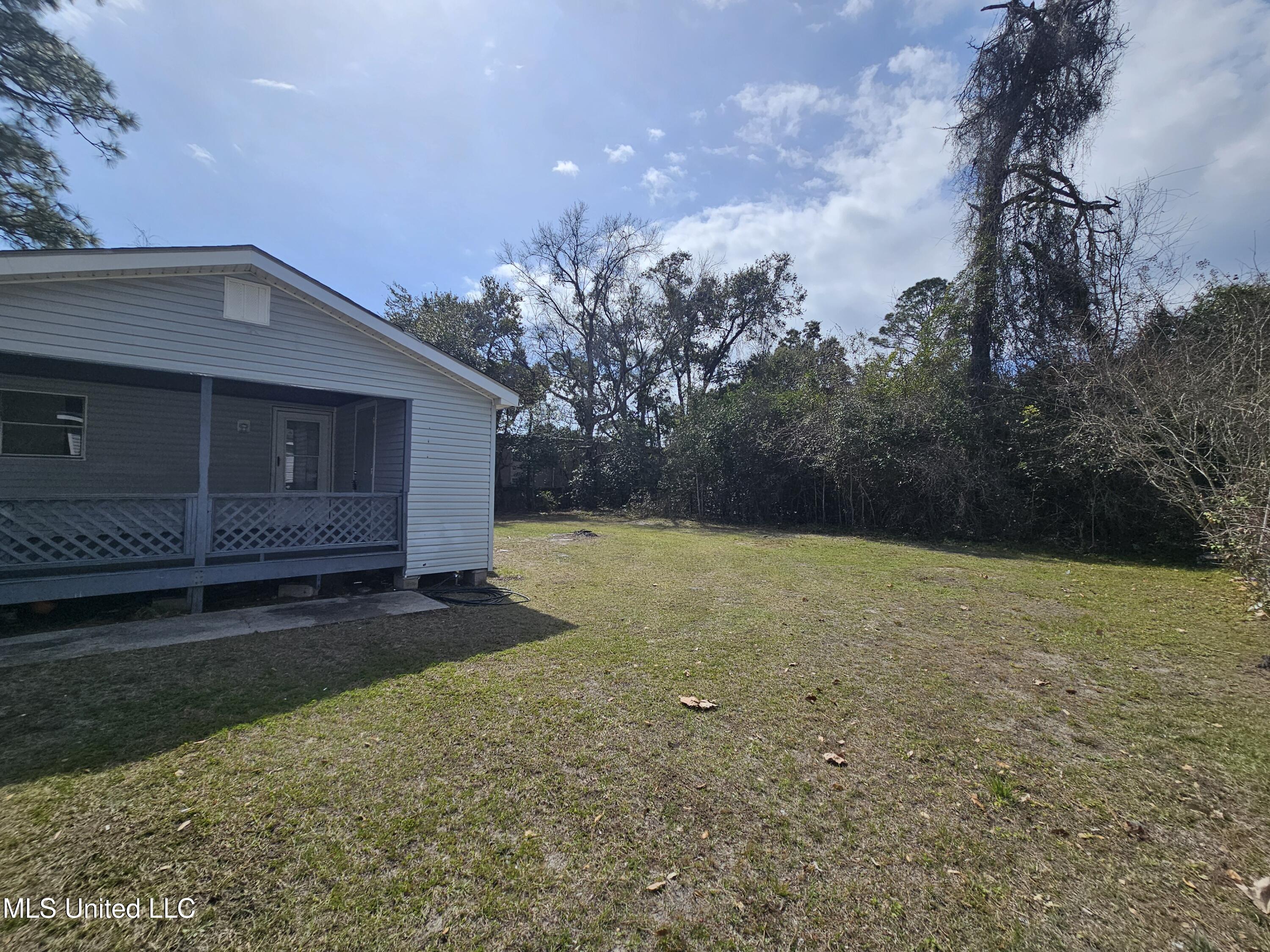 263 Mcdonnell Avenue Property Photo 3