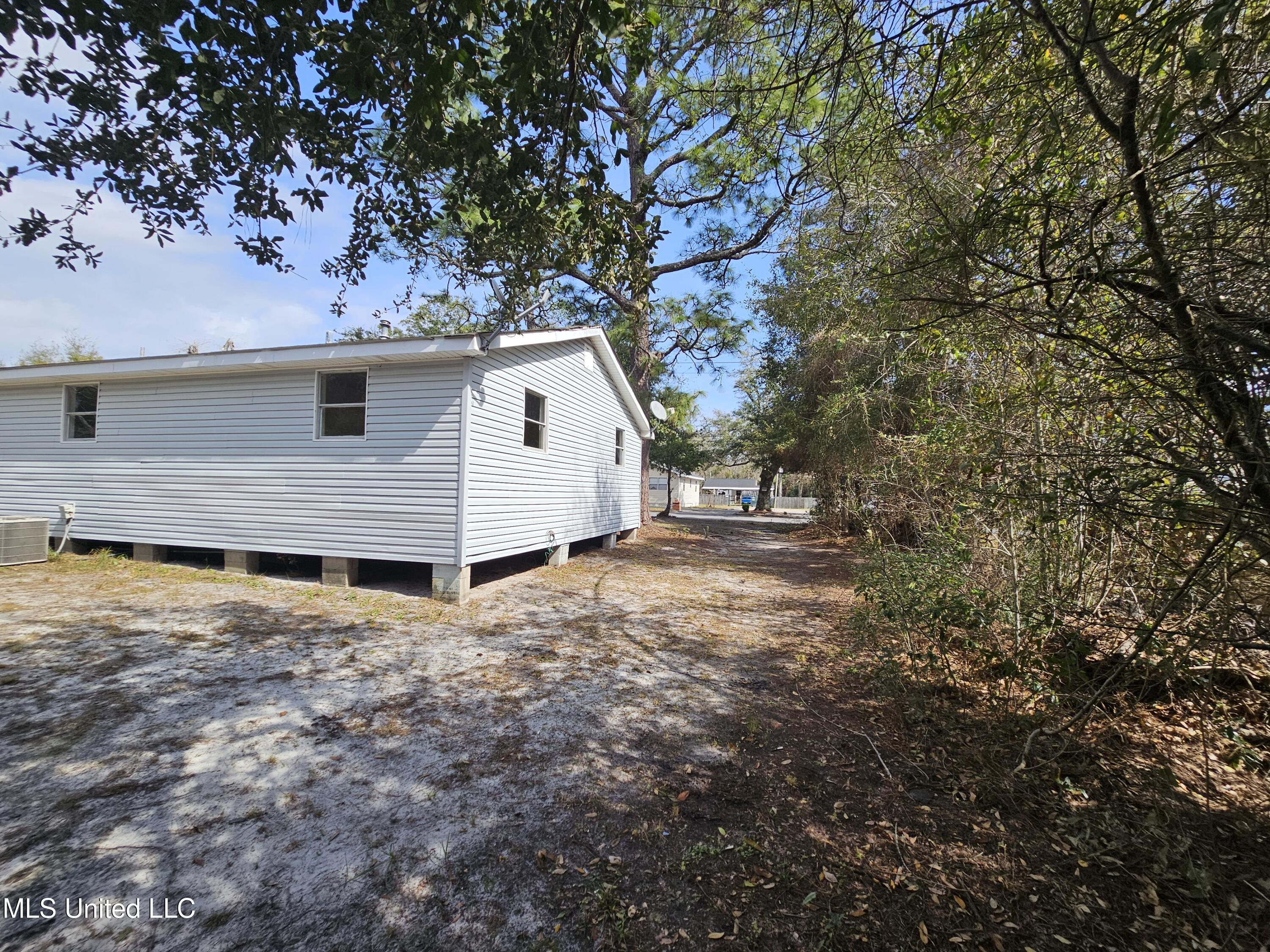 263 Mcdonnell Avenue Property Photo 6