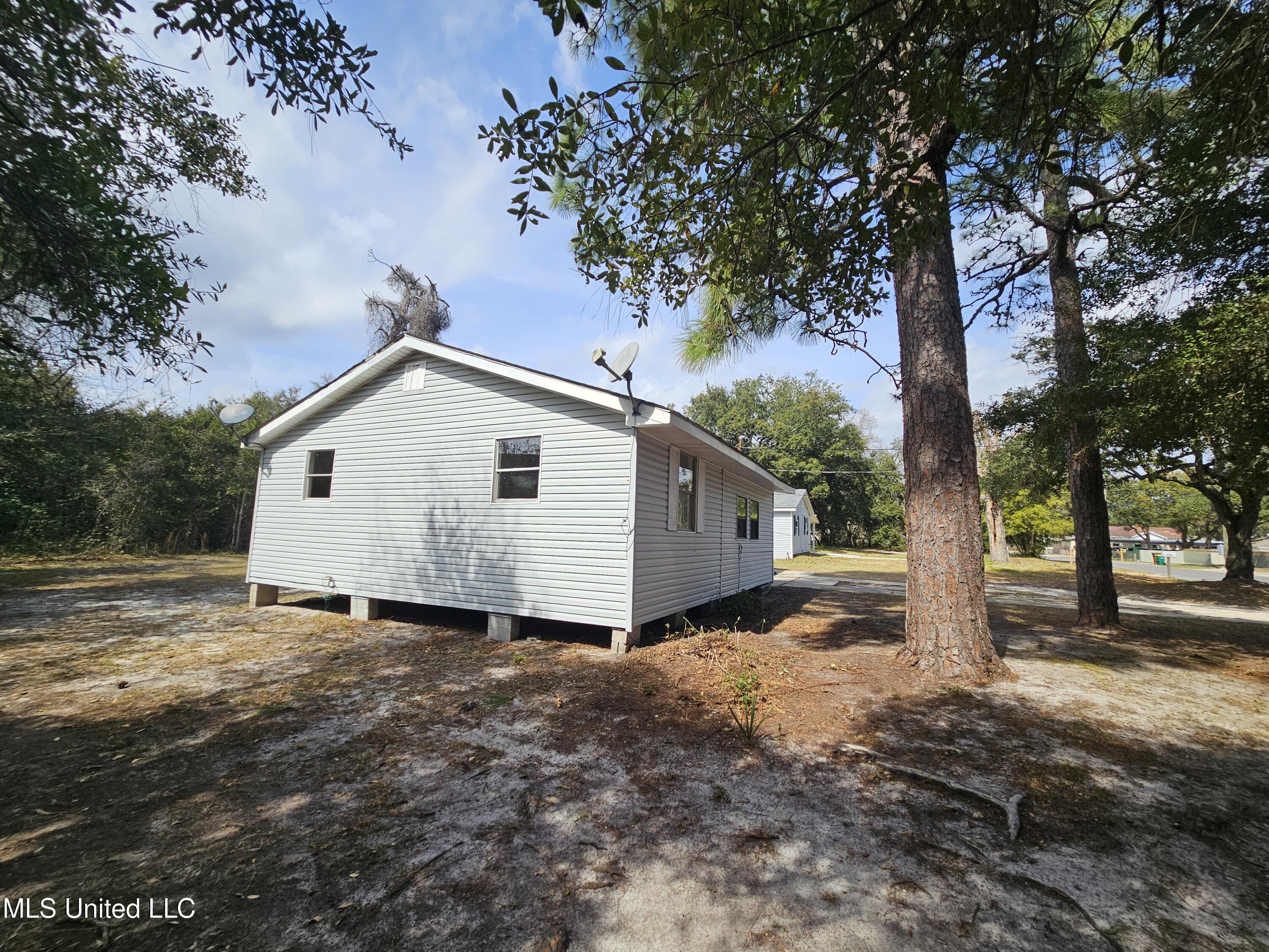 263 Mcdonnell Avenue Property Photo 7