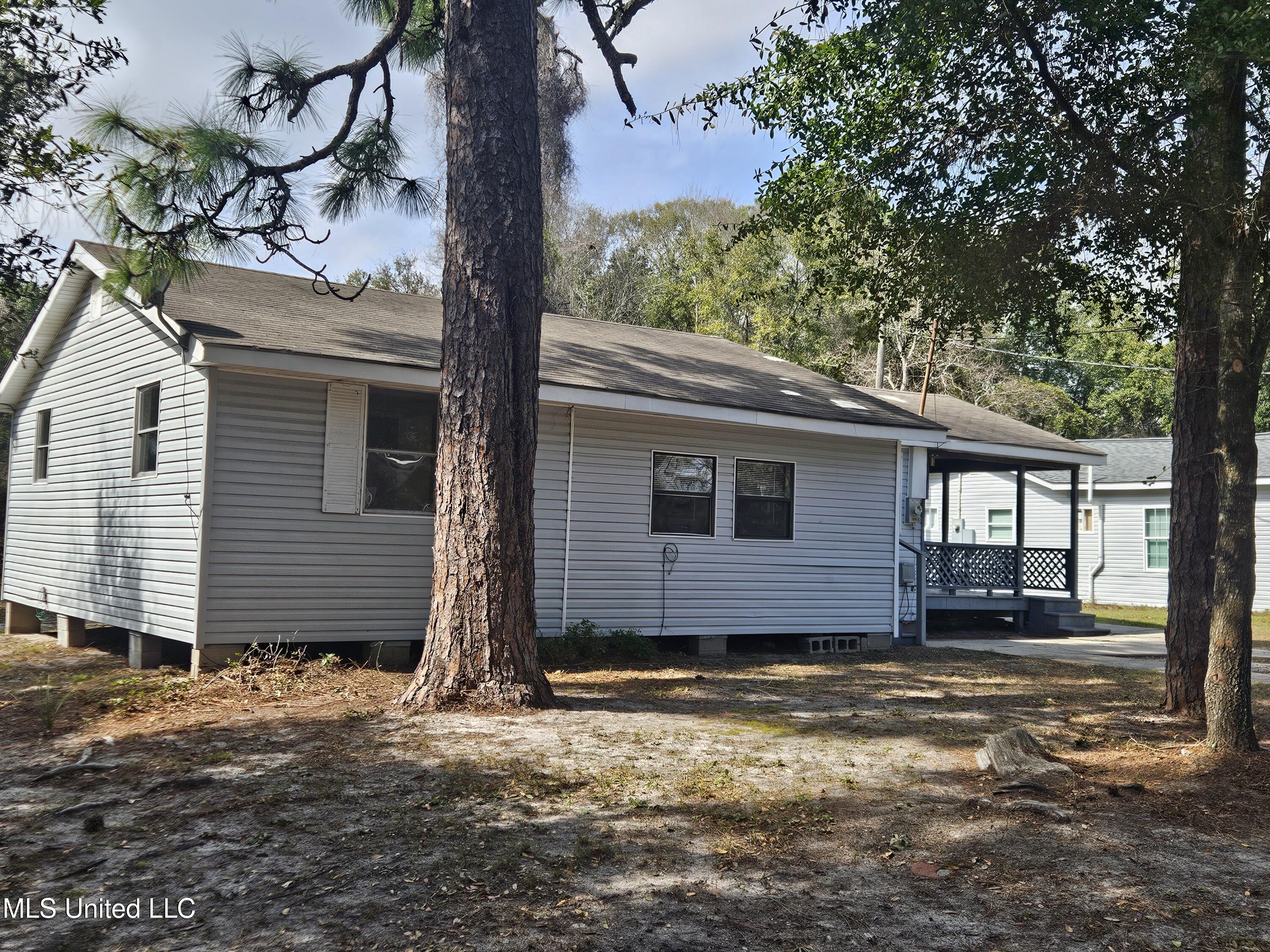 263 Mcdonnell Avenue Property Photo 8