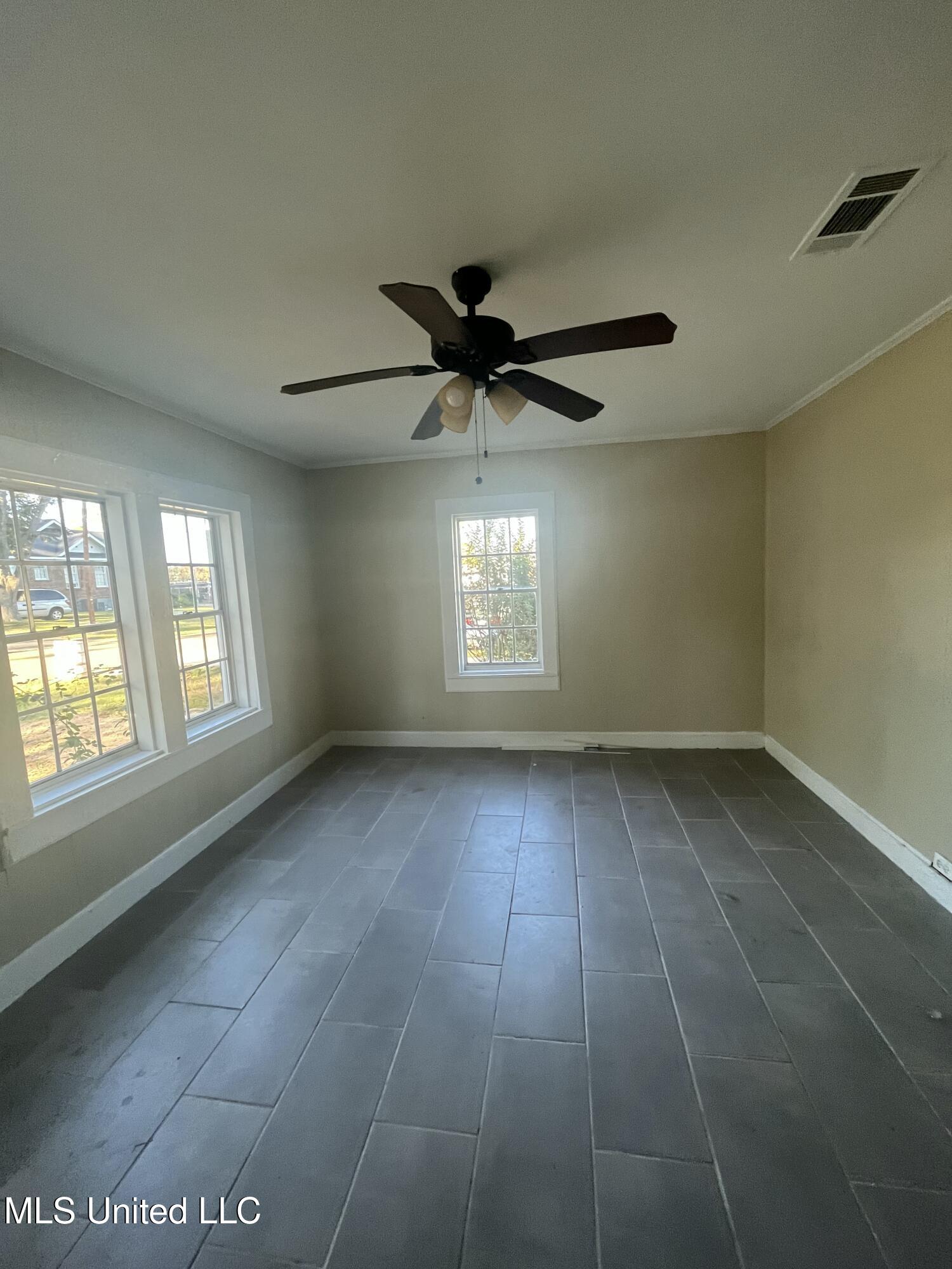2314 Blount Avenue Property Photo 3