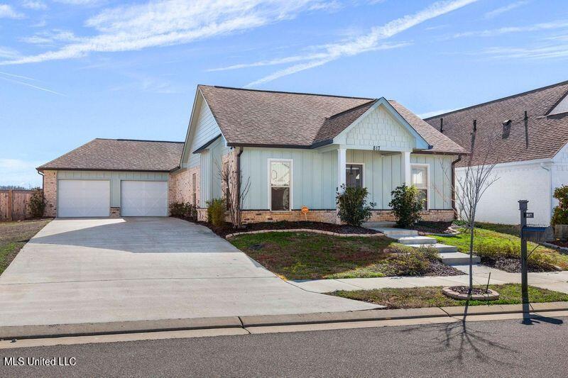 817 Long Leaf Circle Property Photo 4
