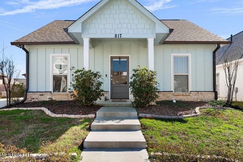 817 Long Leaf Circle Property Photo 5