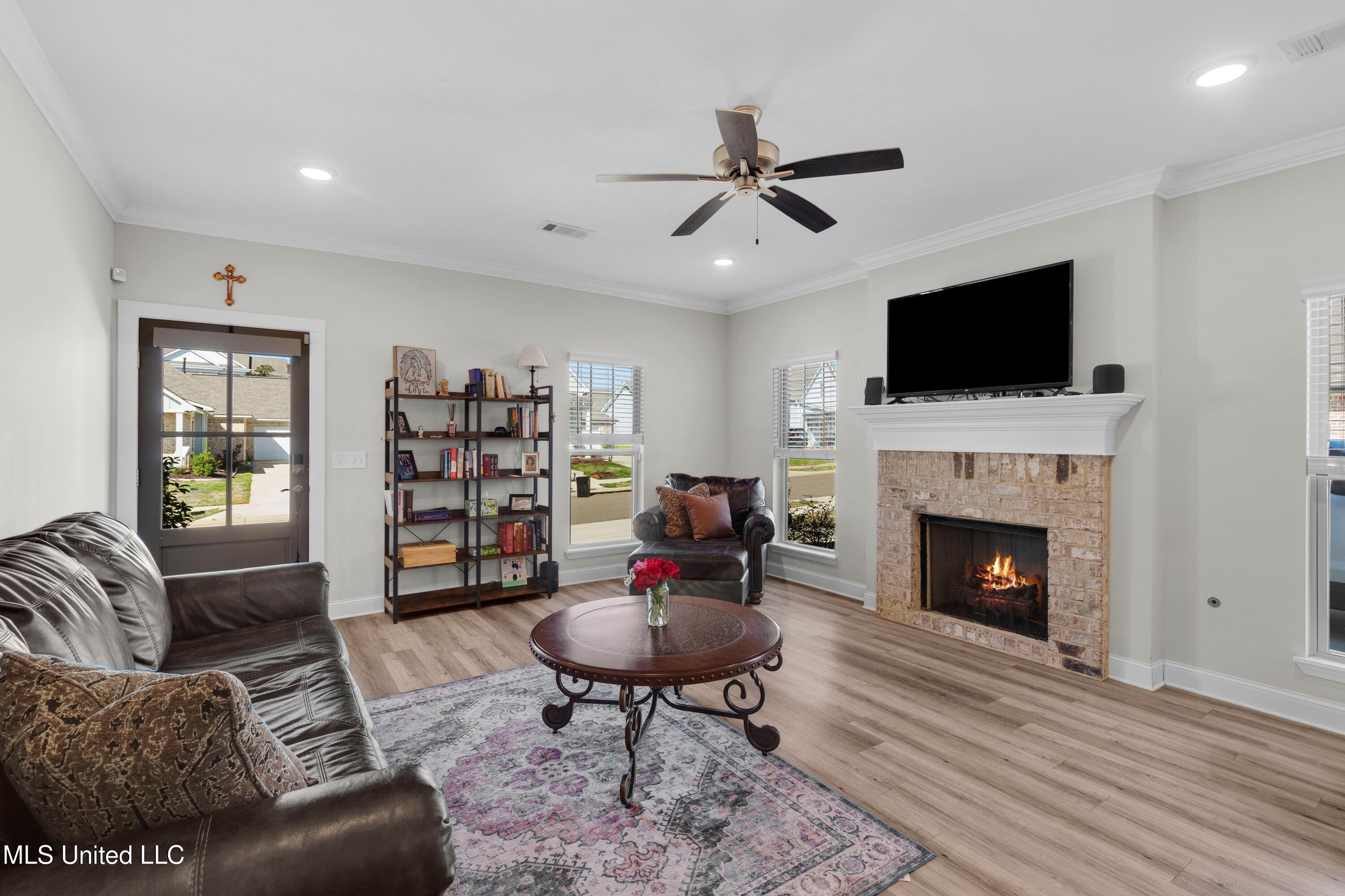 817 Long Leaf Circle Property Photo 7
