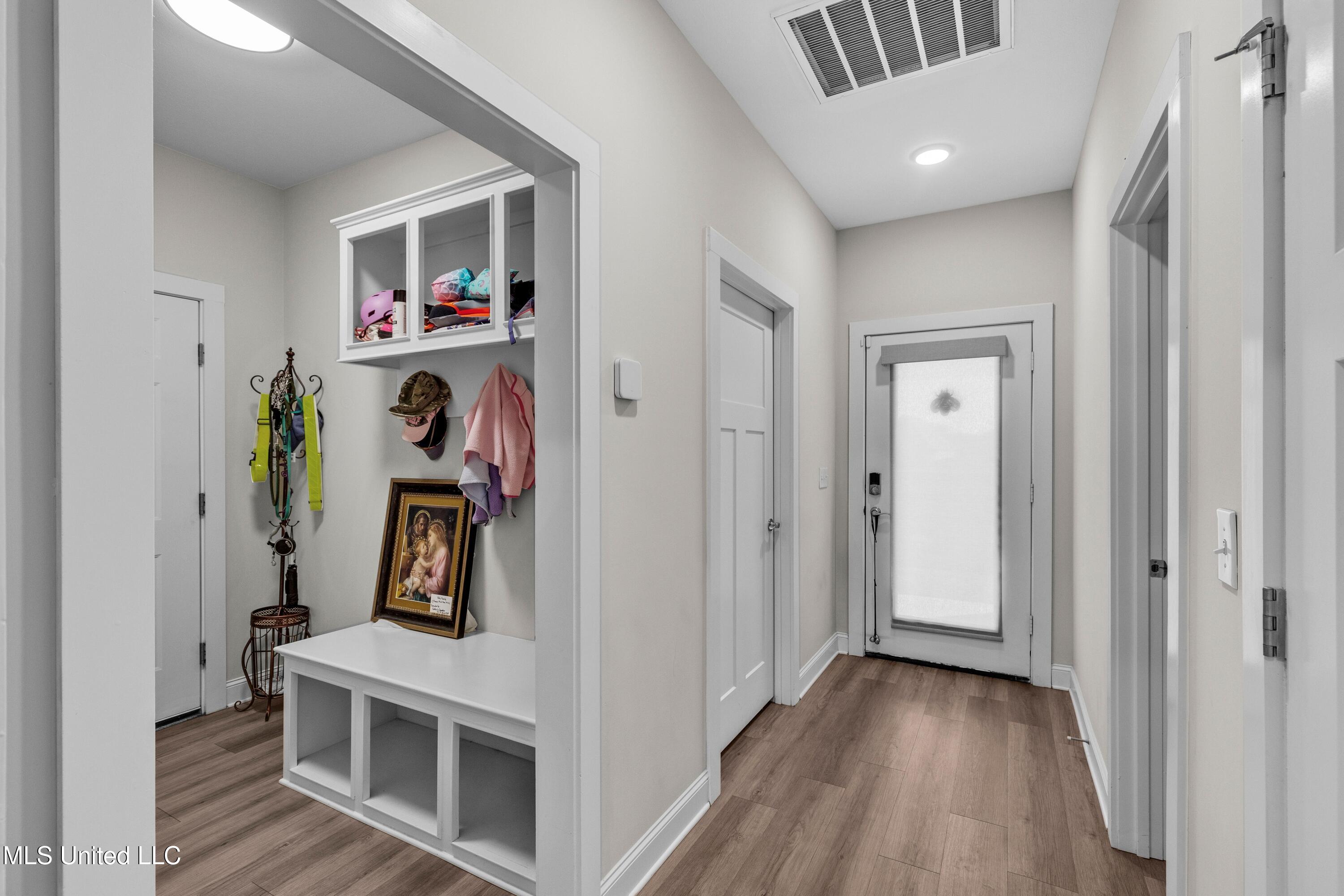 817 Long Leaf Circle Property Photo 14