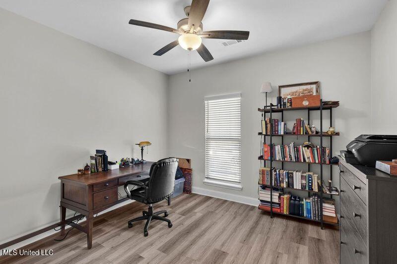 817 Long Leaf Circle Property Photo 23
