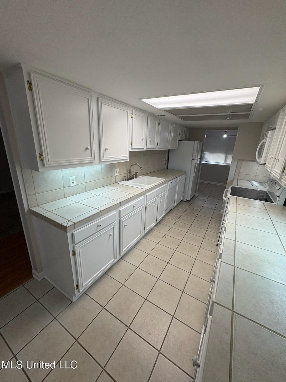 5125 Old Canton Road Property Photo 4