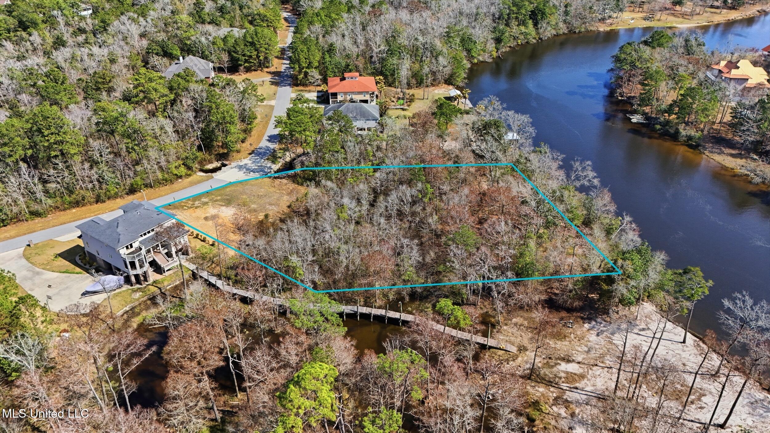 12765 Woodland Circle Property Photo 3