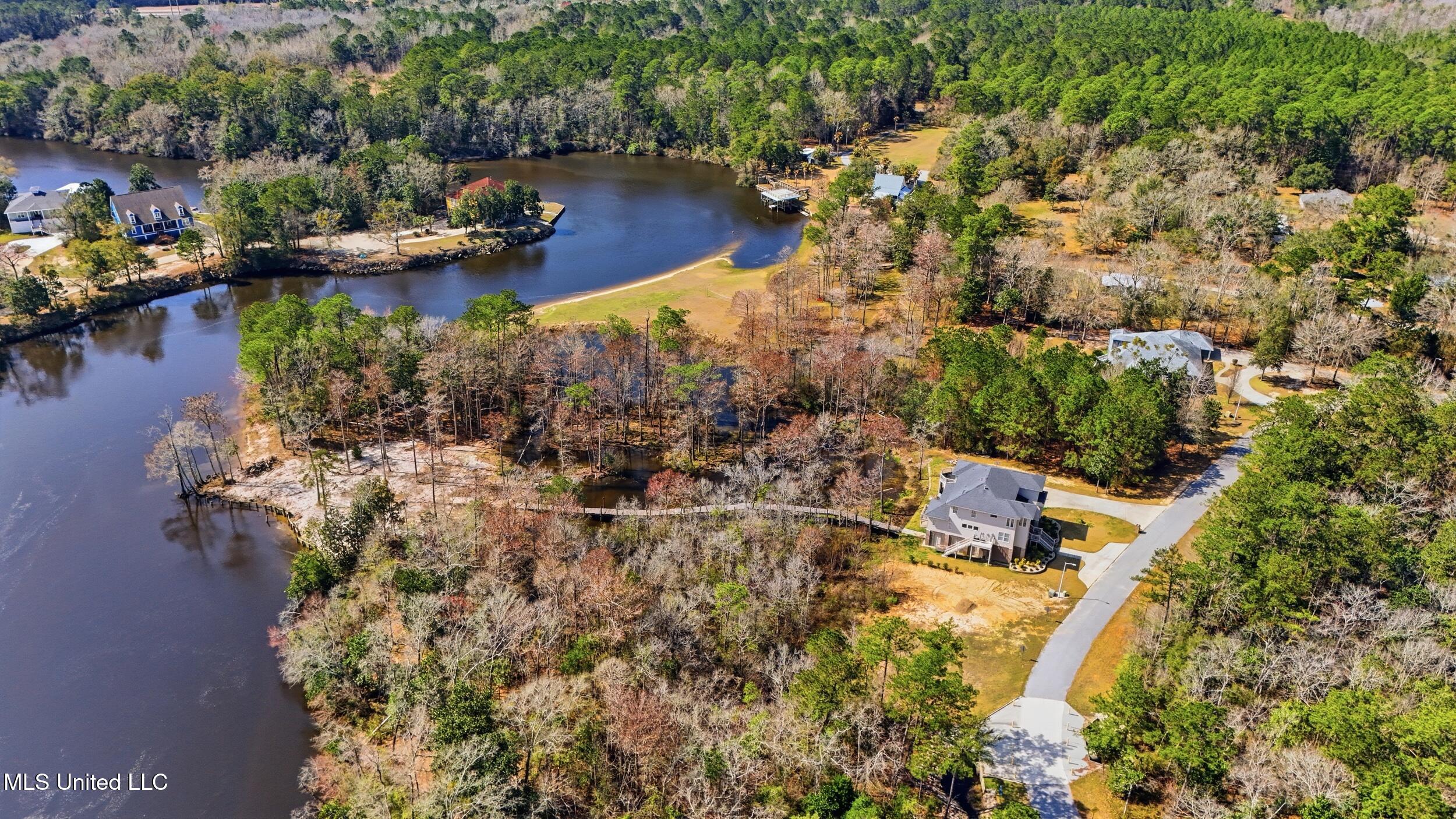 12765 Woodland Circle Property Photo 6