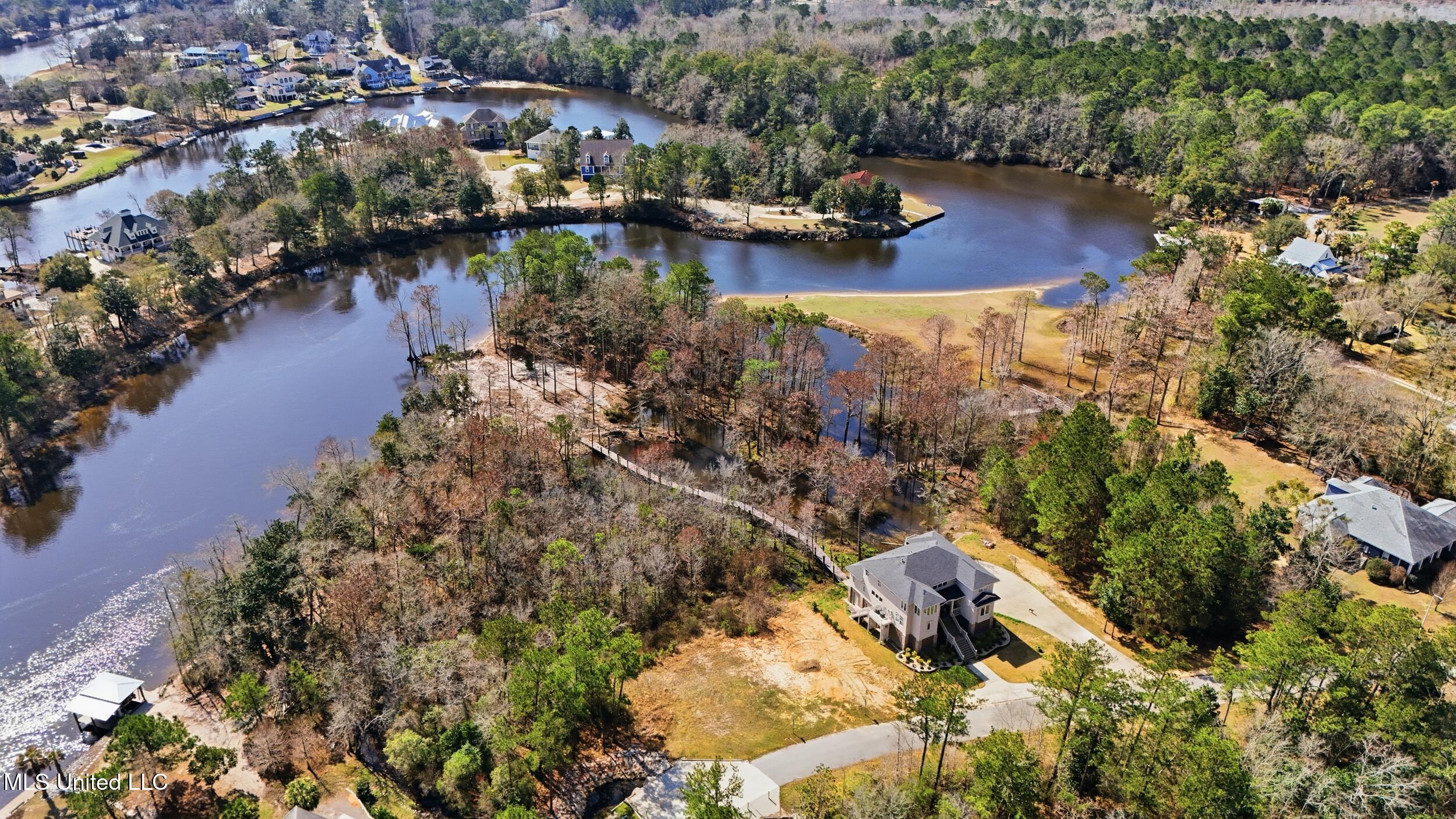 12765 Woodland Circle Property Photo 7