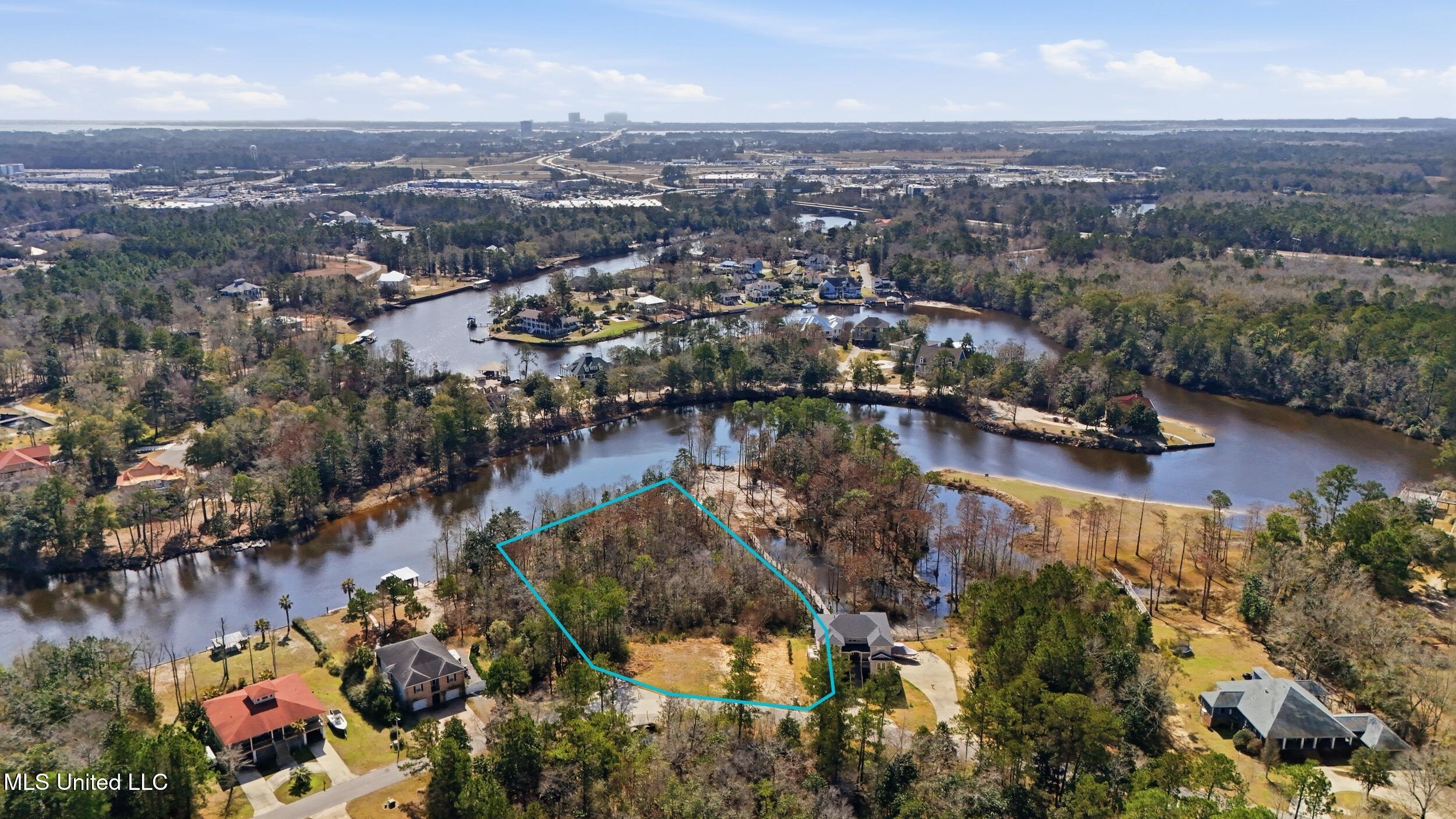 12765 Woodland Circle Property Photo 8
