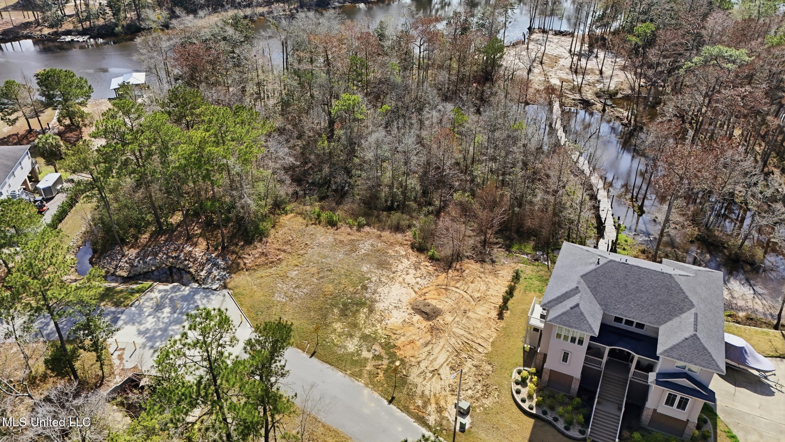12765 Woodland Circle Property Photo 10