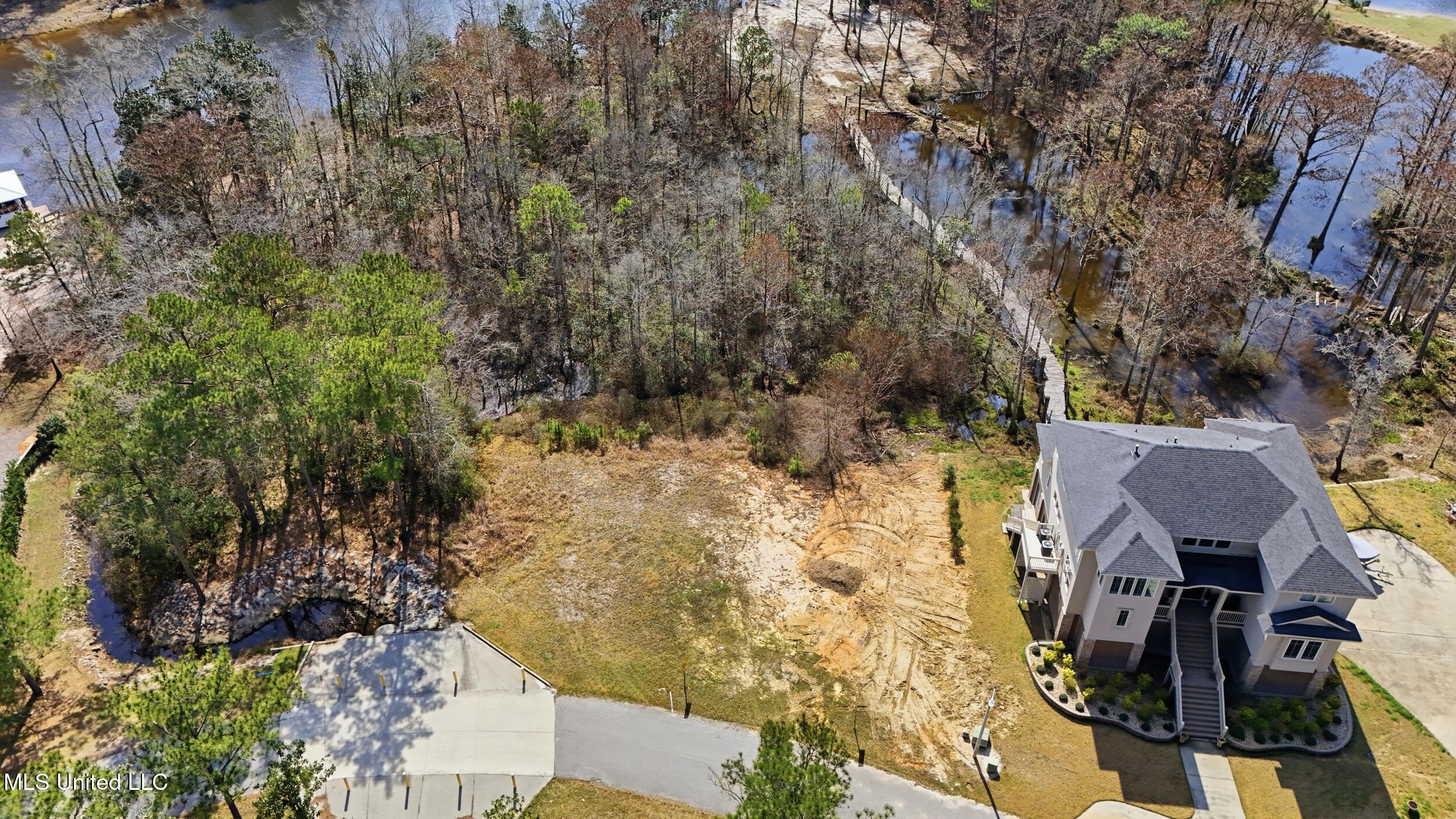 12765 Woodland Circle Property Photo 11