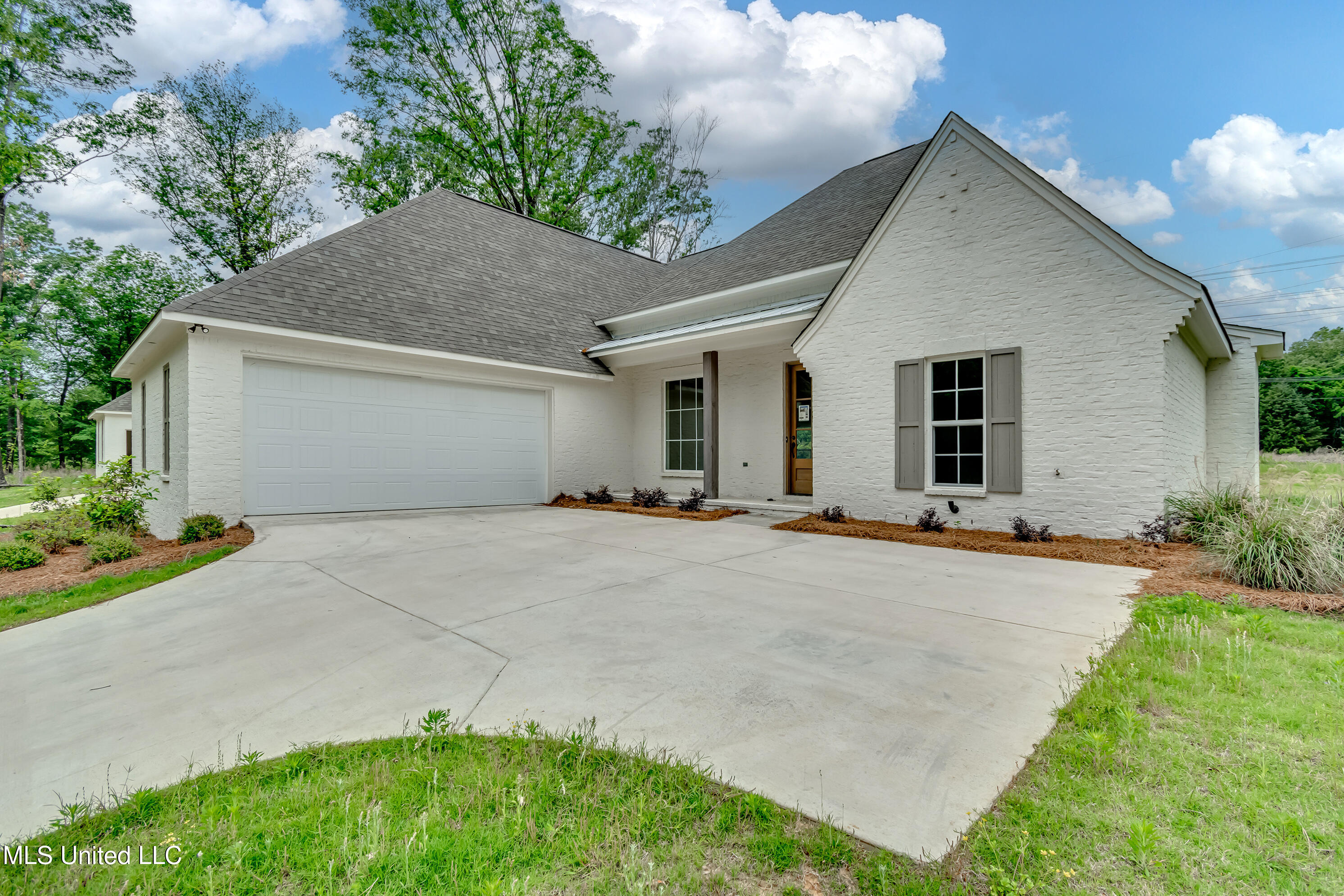 124 Grayson Way Property Photo 2