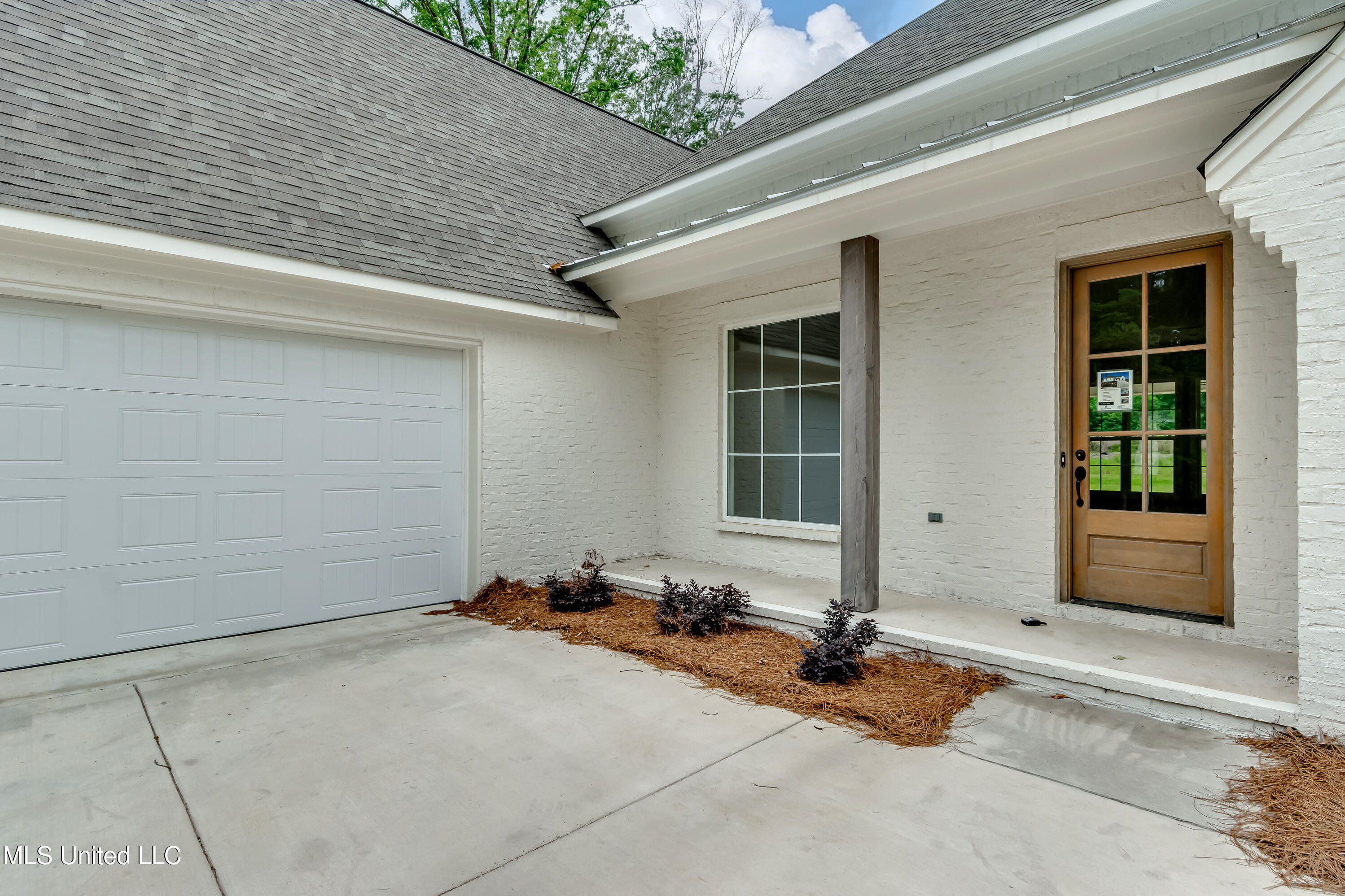 124 Grayson Way Property Photo 4