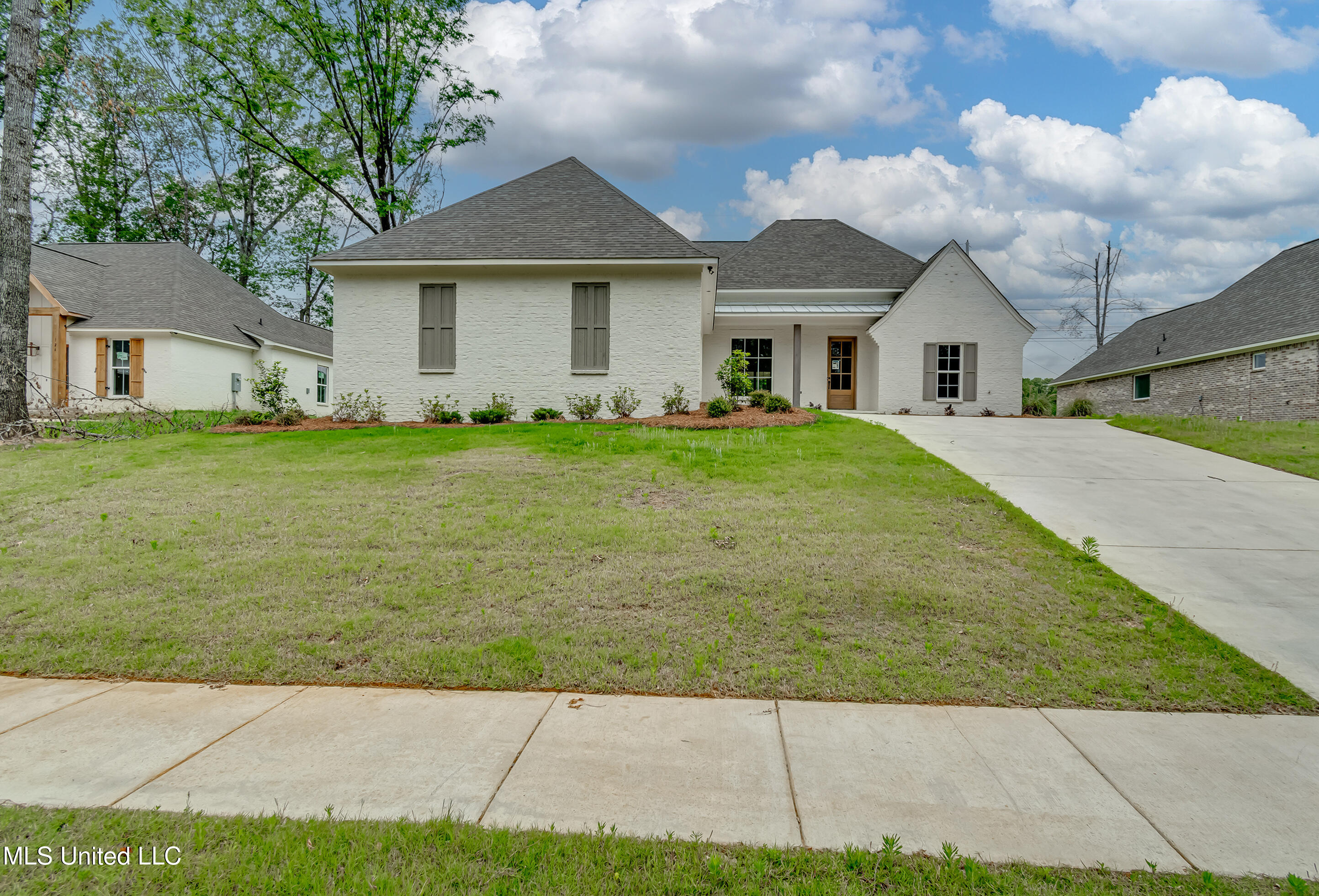 124 Grayson Way Property Photo 5