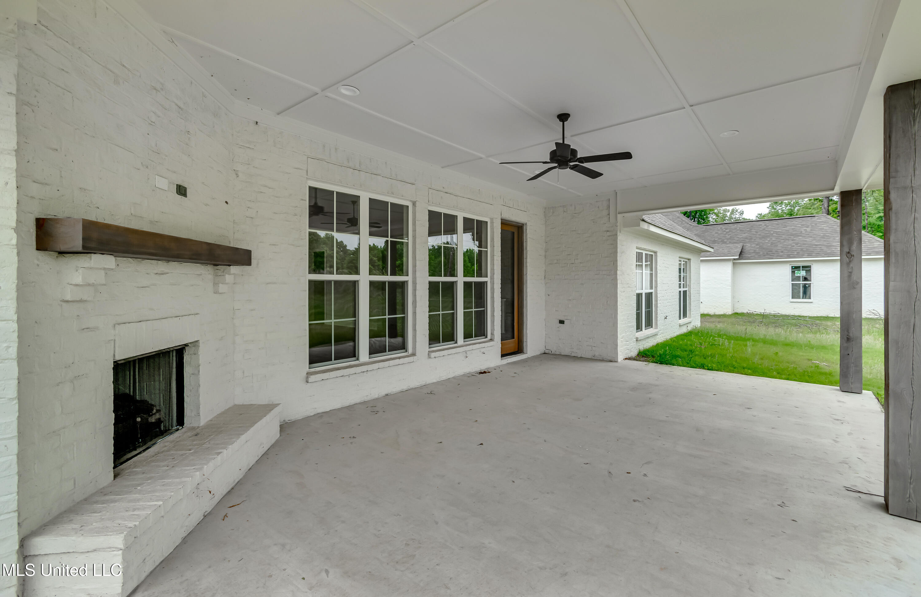 124 Grayson Way Property Photo 7