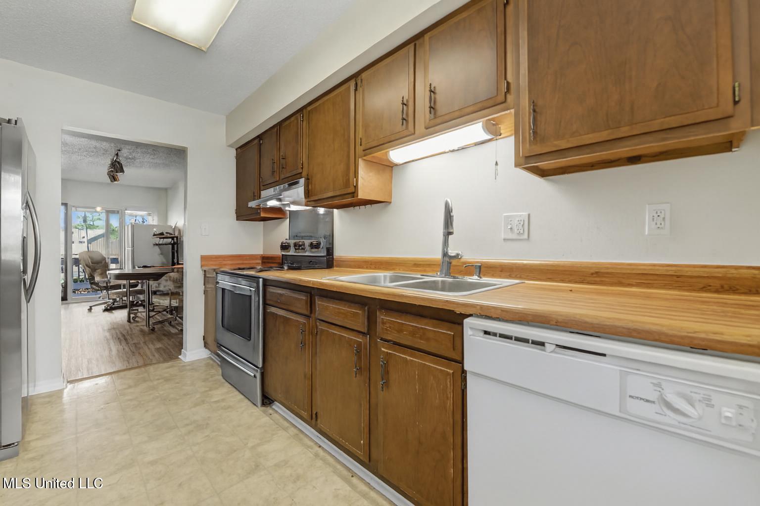 288 Highpoint Drive Property Photo 9