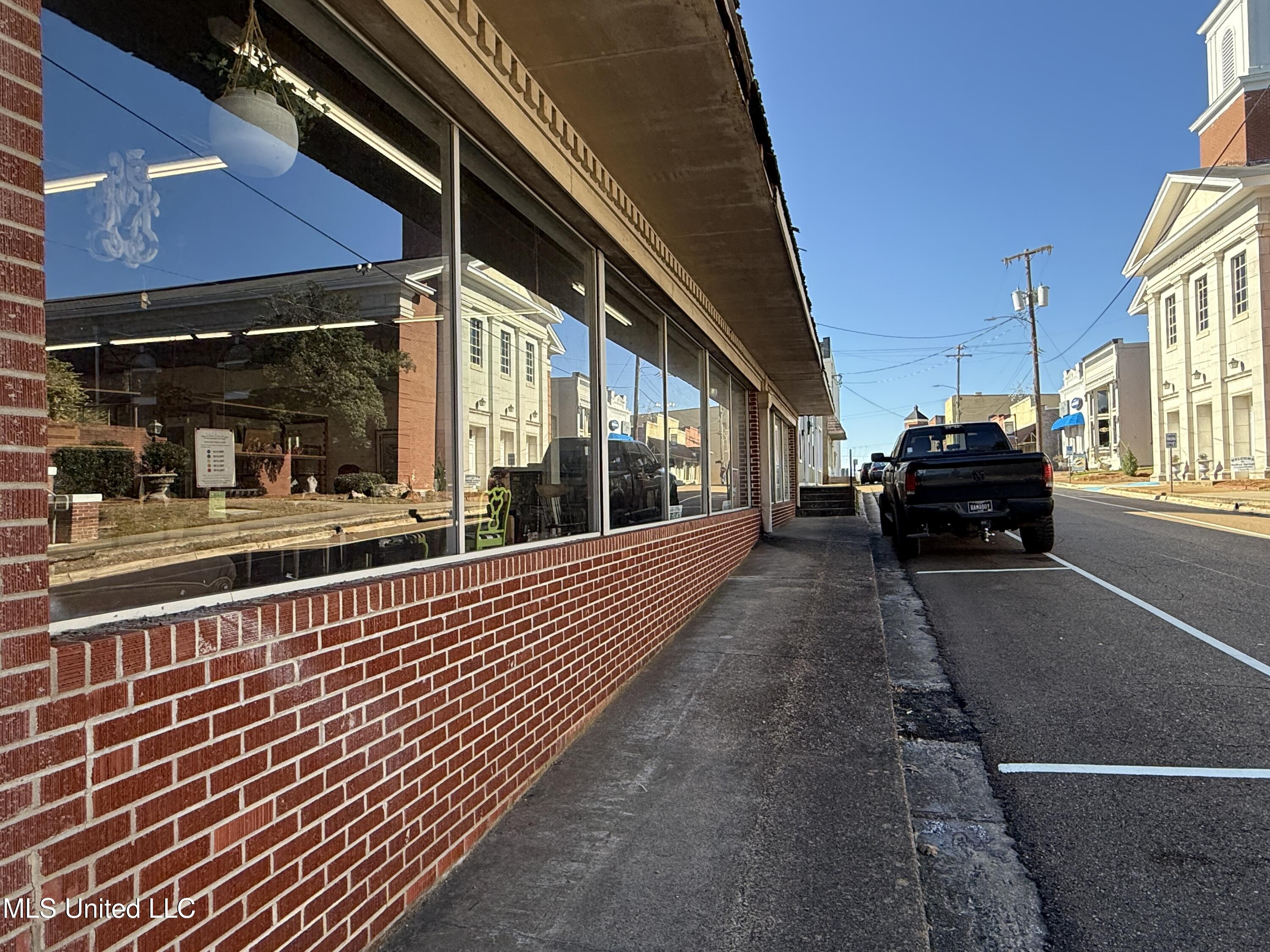 113 N Natchez Street Property Photo 3