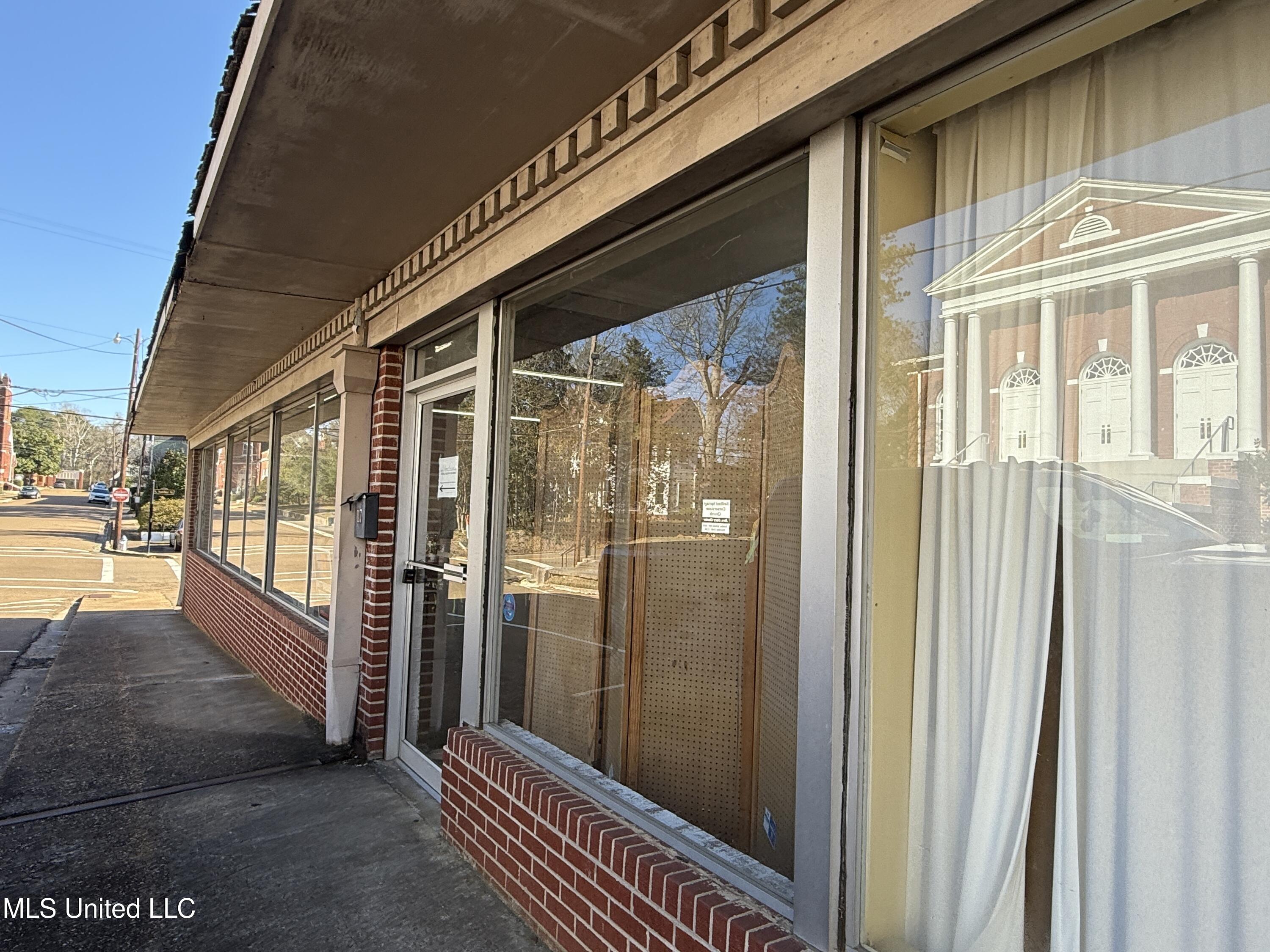 113 N Natchez Street Property Photo 4