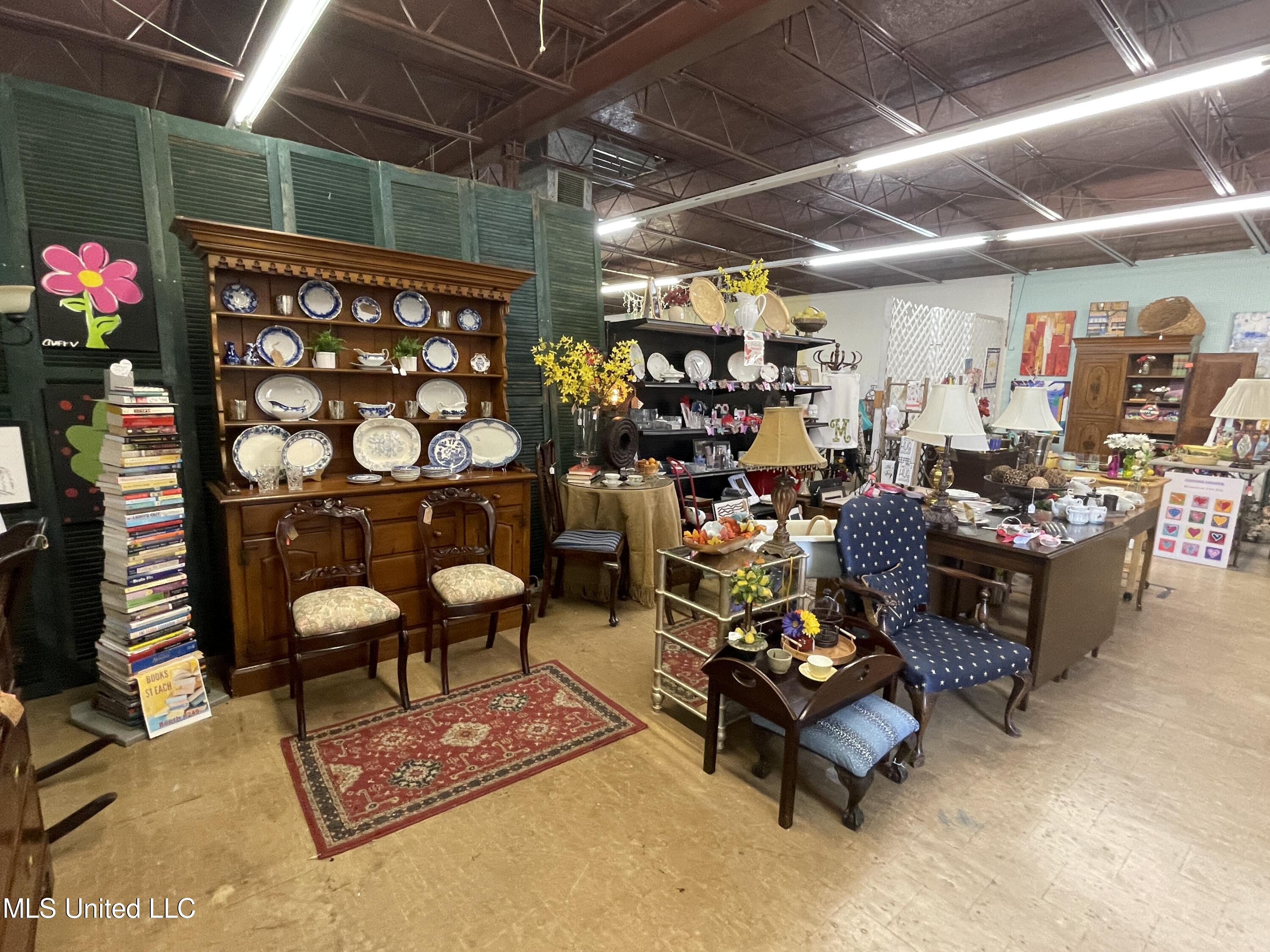 113 N Natchez Street Property Photo 8