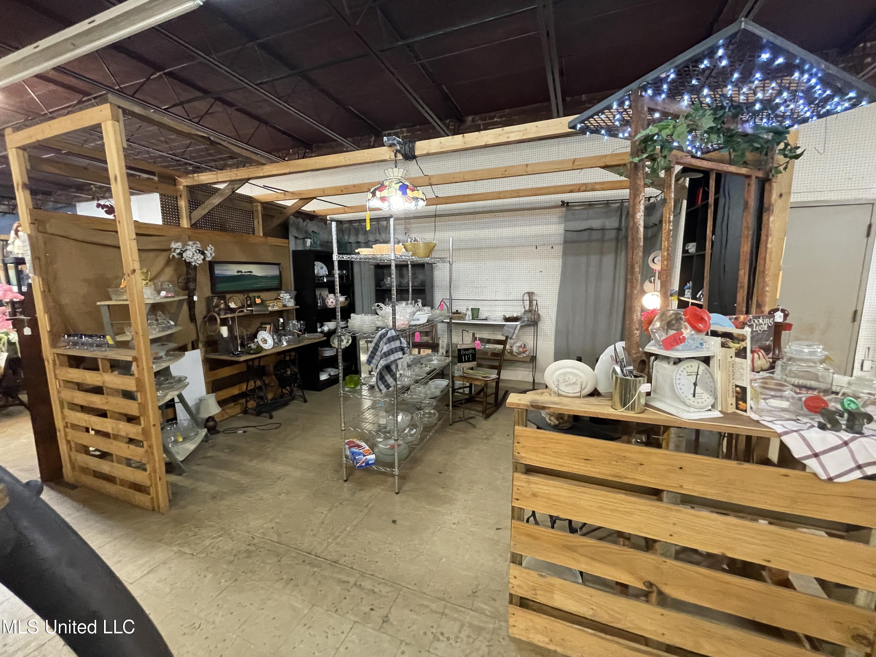 113 N Natchez Street Property Photo 14