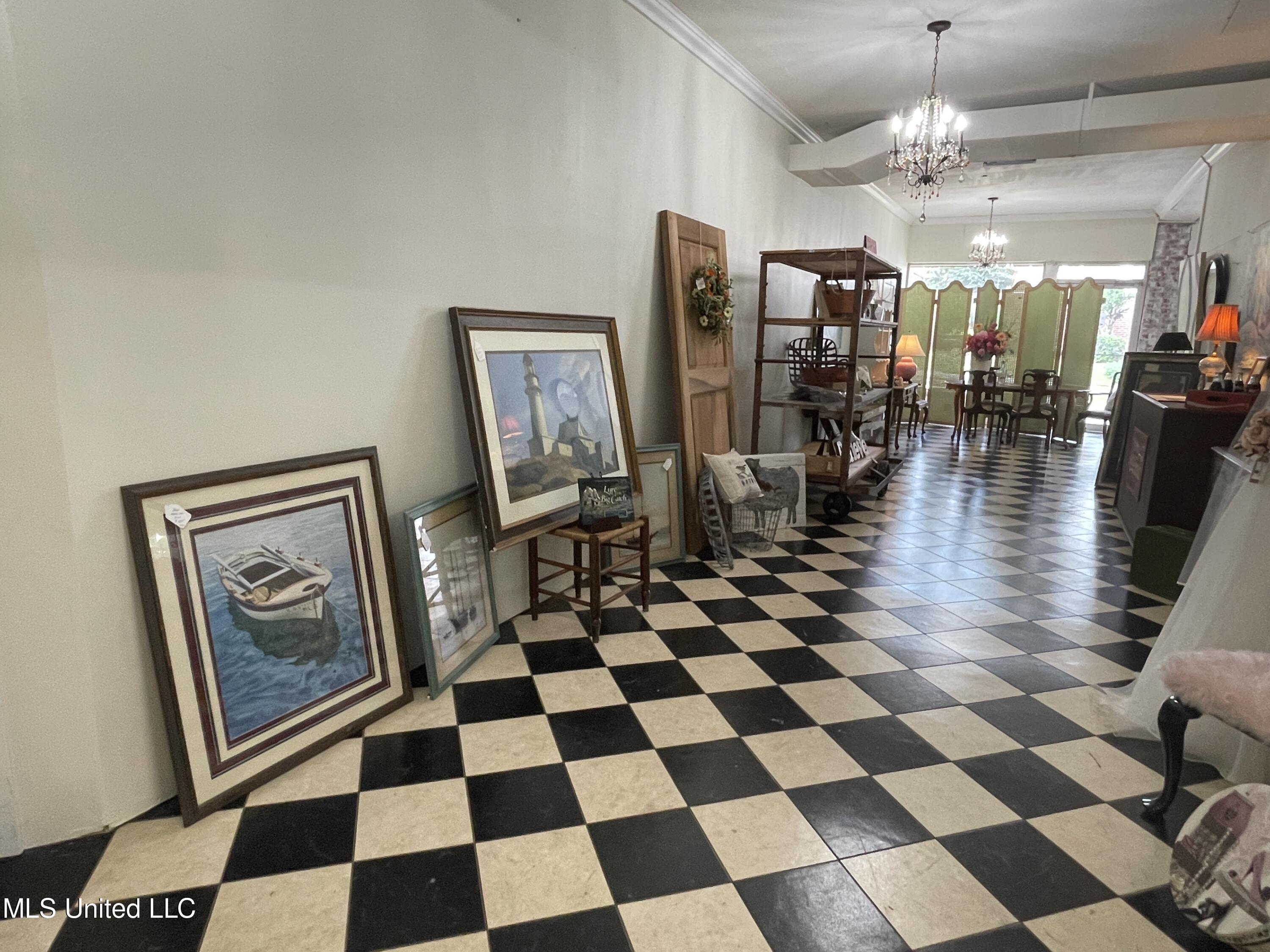 113 N Natchez Street Property Photo 23