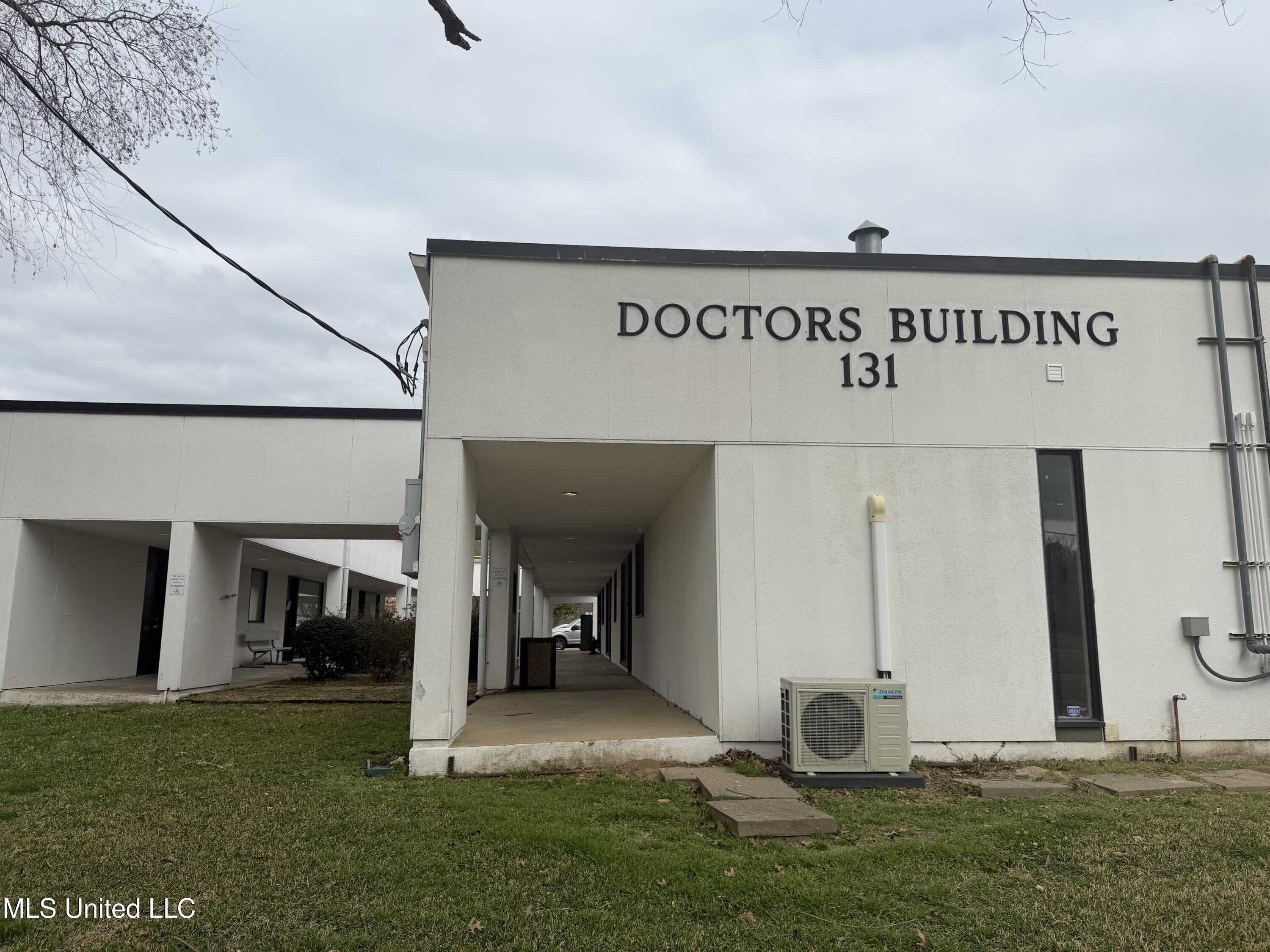 131 Jefferson Davis Boulevard Property Photo 1