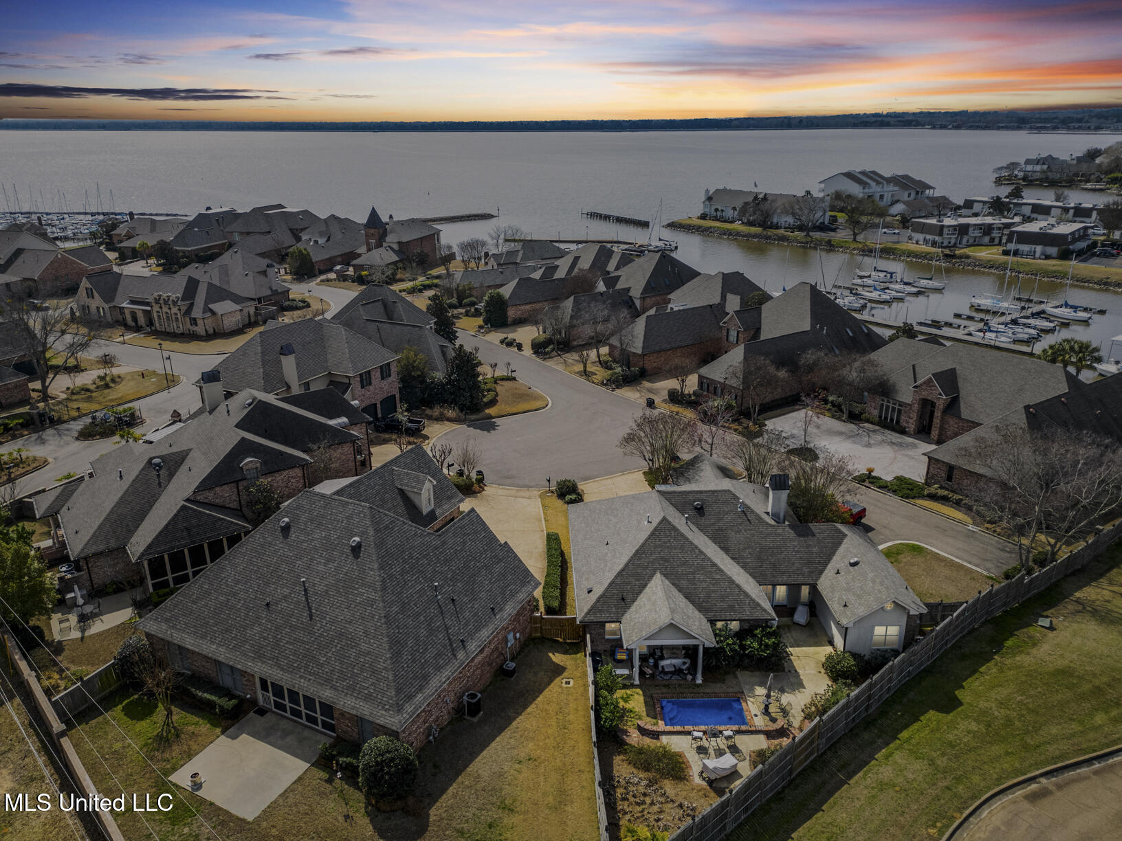 404 Bay Cove Property Photo 2
