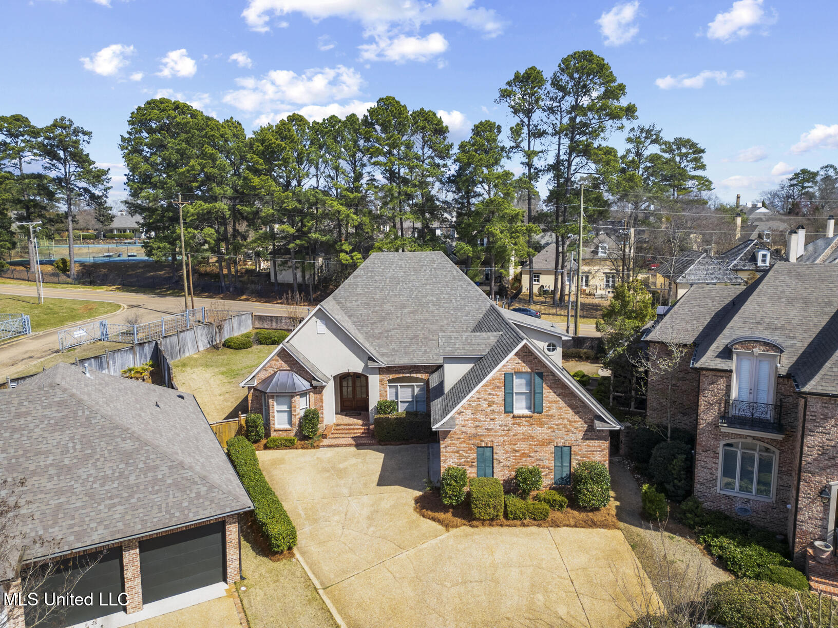 404 Bay Cove Property Photo 3