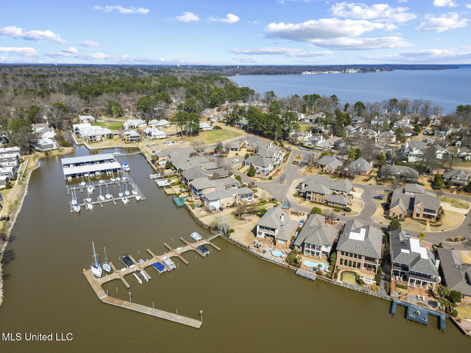 404 Bay Cove Property Photo 4