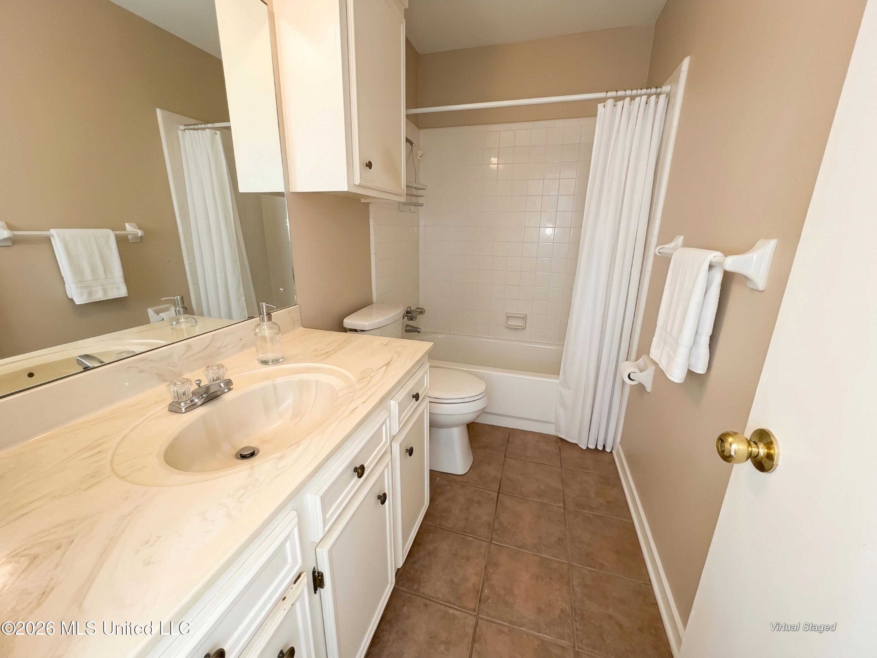 521 Berwick Drive Property Photo 5