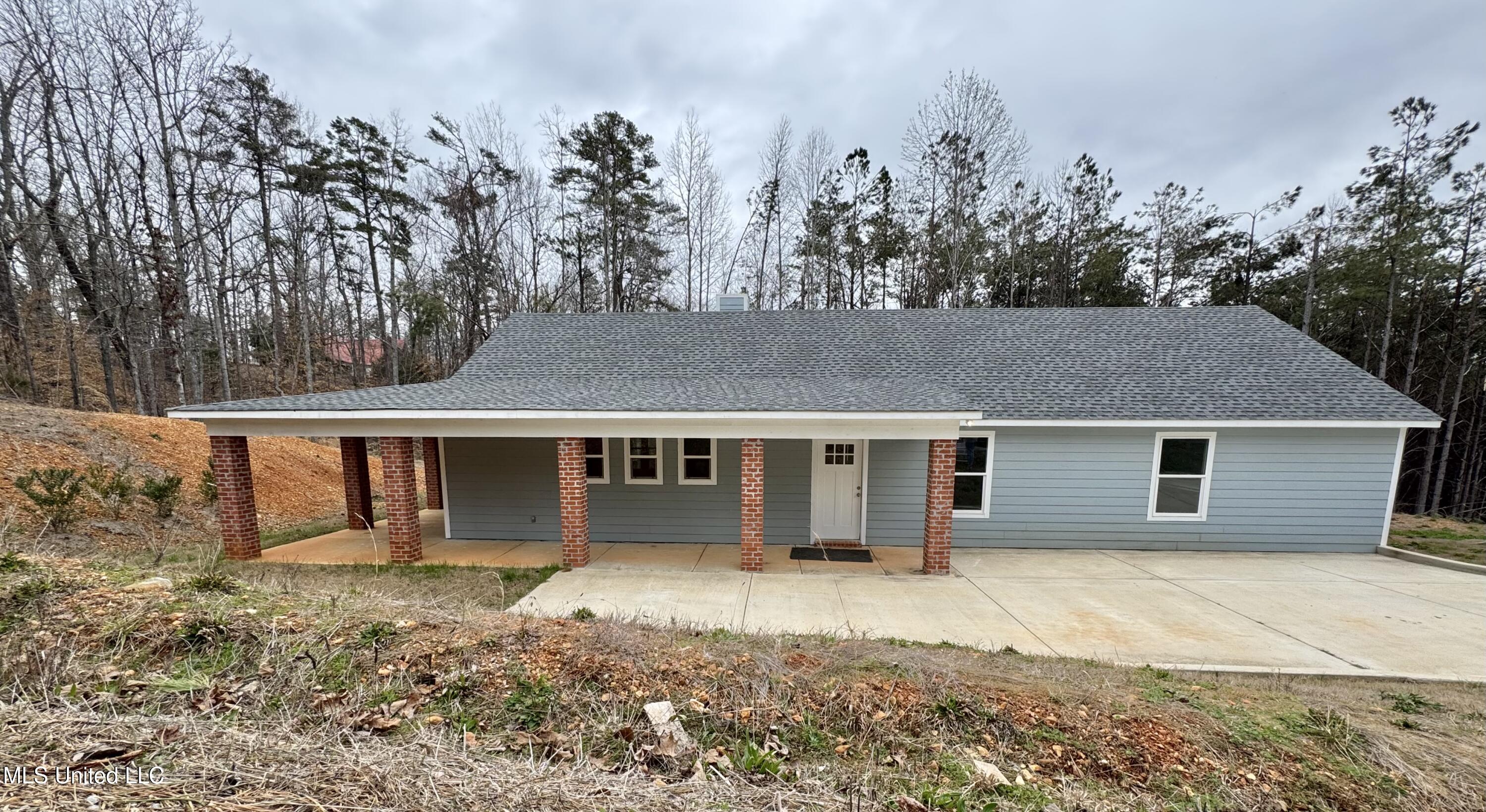 68 River Bend Park Drive Property Photo 1
