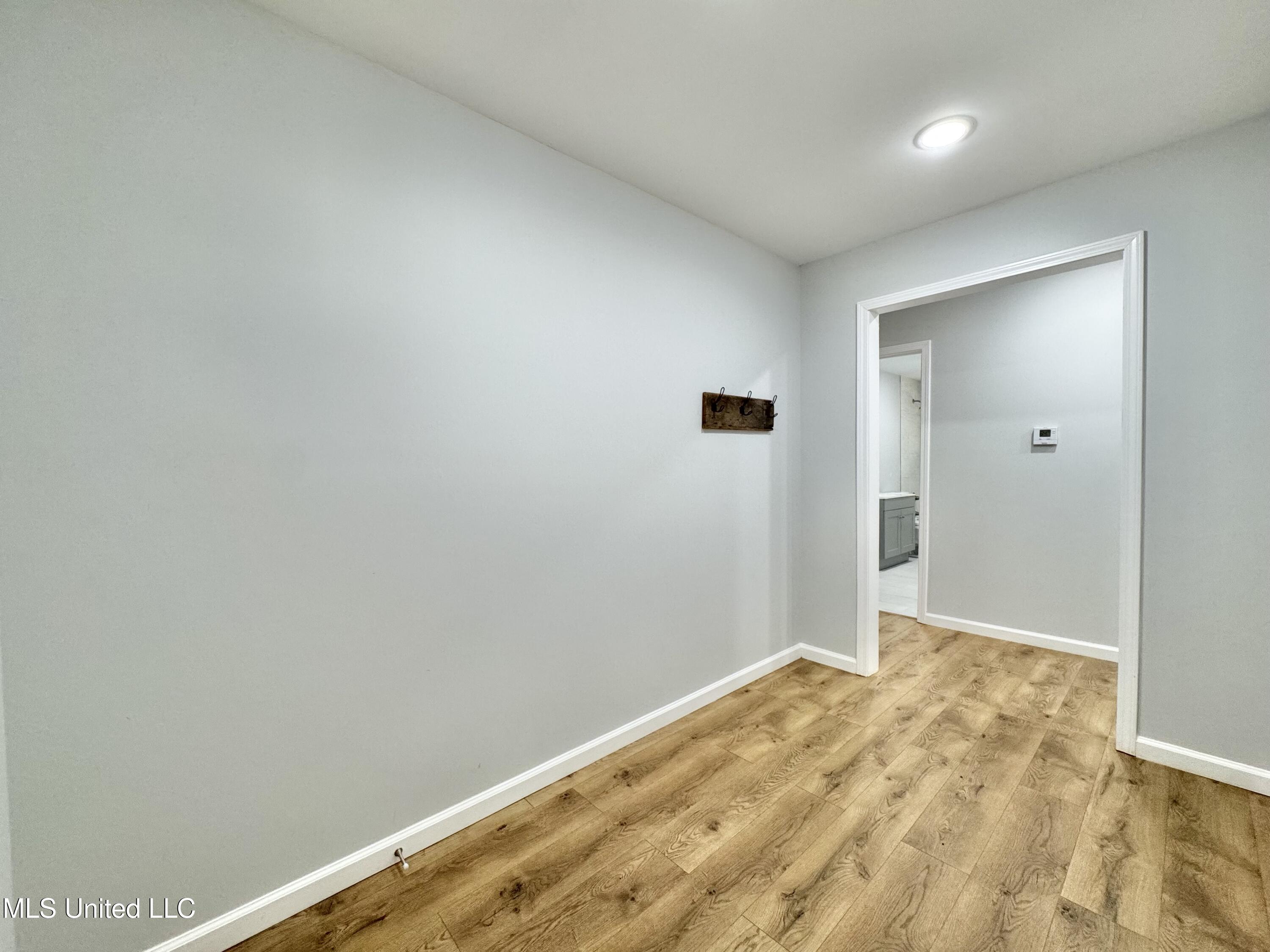 68 River Bend Park Drive Property Photo 3