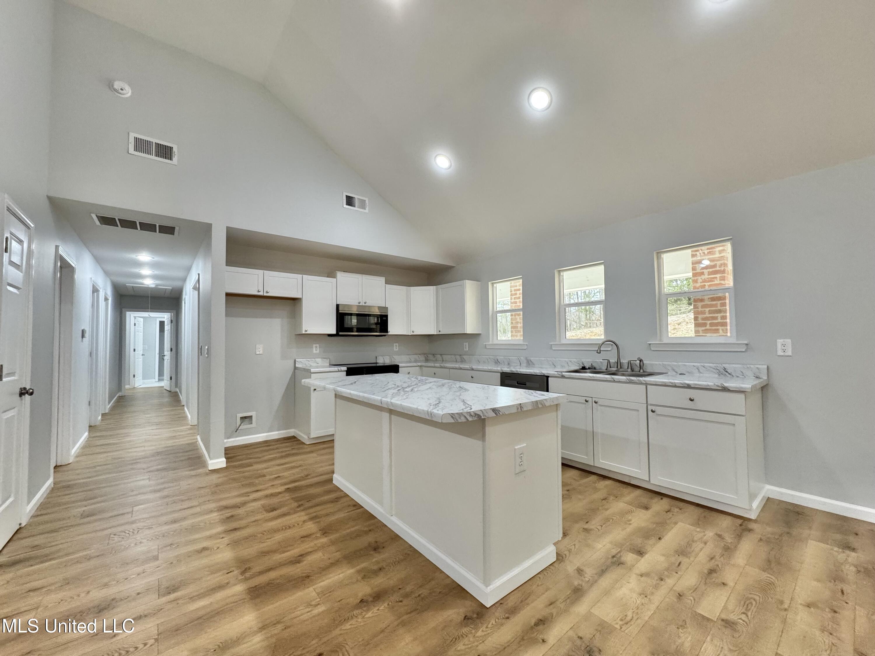 68 River Bend Park Drive Property Photo 4