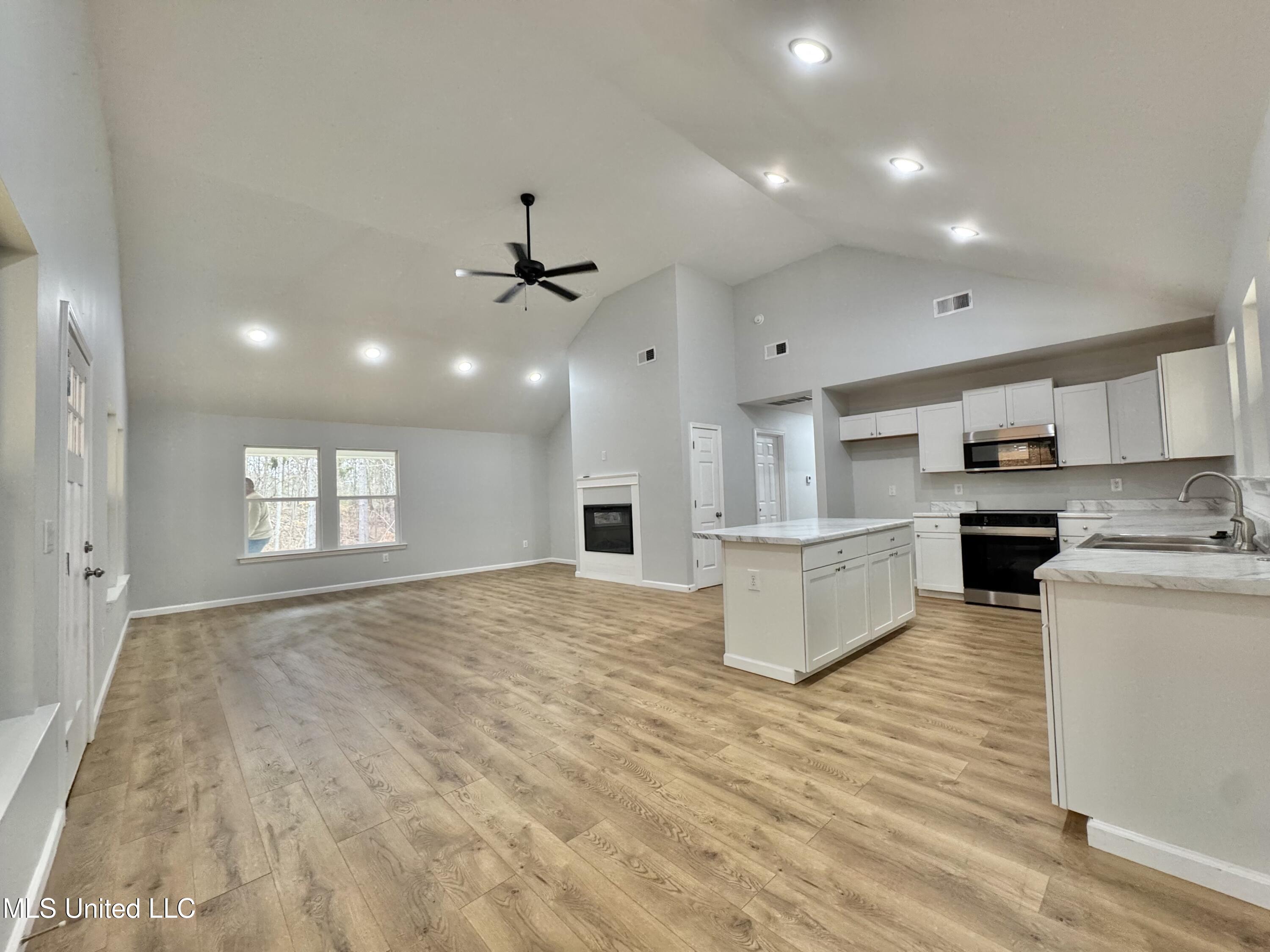 68 River Bend Park Drive Property Photo 6
